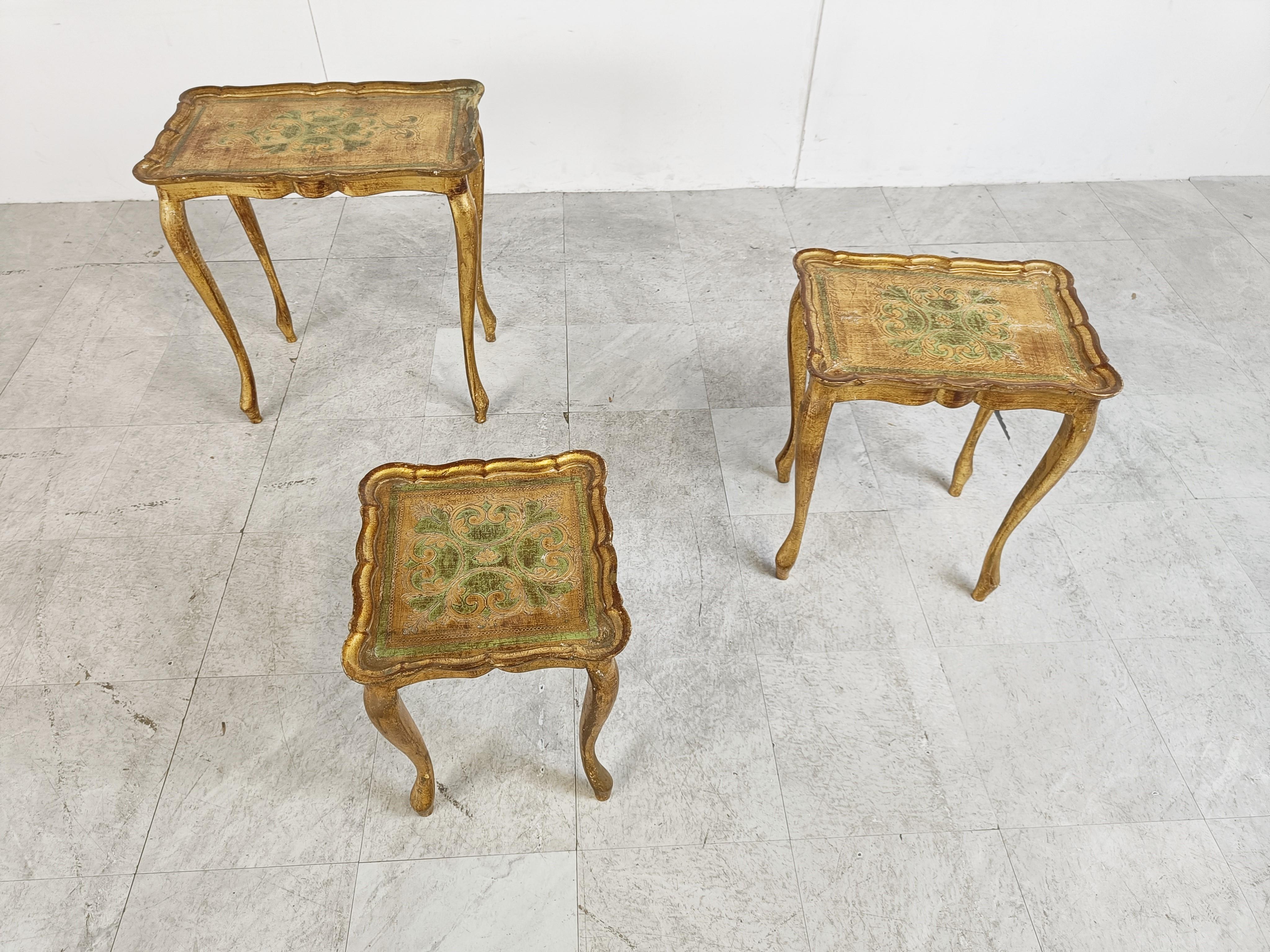 Lovely set of Italian gilt wood nesting tables with florentine decors.

Beautifully shaped legs.

Labeled

Nice patina. 

1920s - italy, Firenze

Dimensions of the largest table:

Height: 55cm/21.65