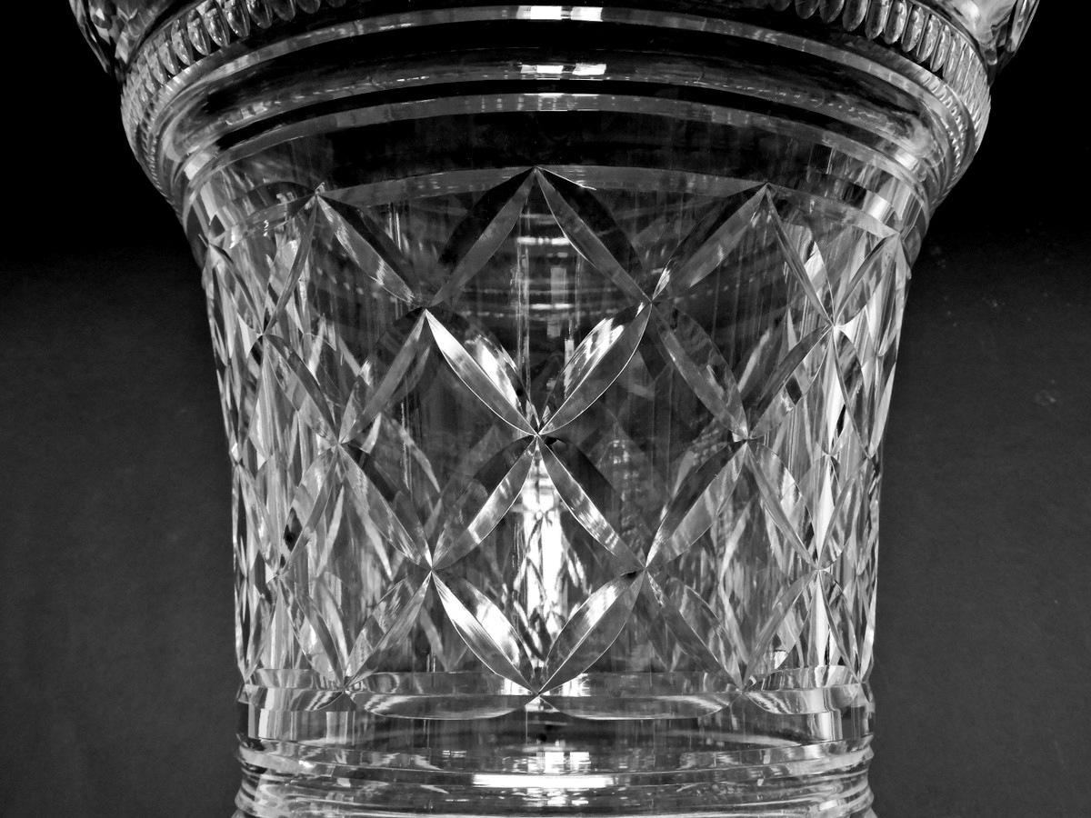 Vase Medici en cristal italien taillé et rodé de style Florentine Renaissance en vente 5