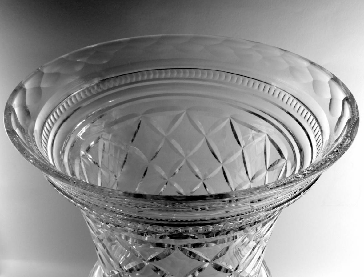 Vase Medici en cristal italien taillé et rodé de style Florentine Renaissance en vente 6