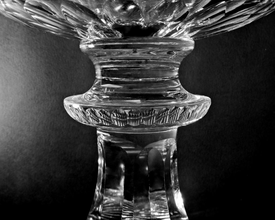 Vase Medici en cristal italien taillé et rodé de style Florentine Renaissance en vente 8
