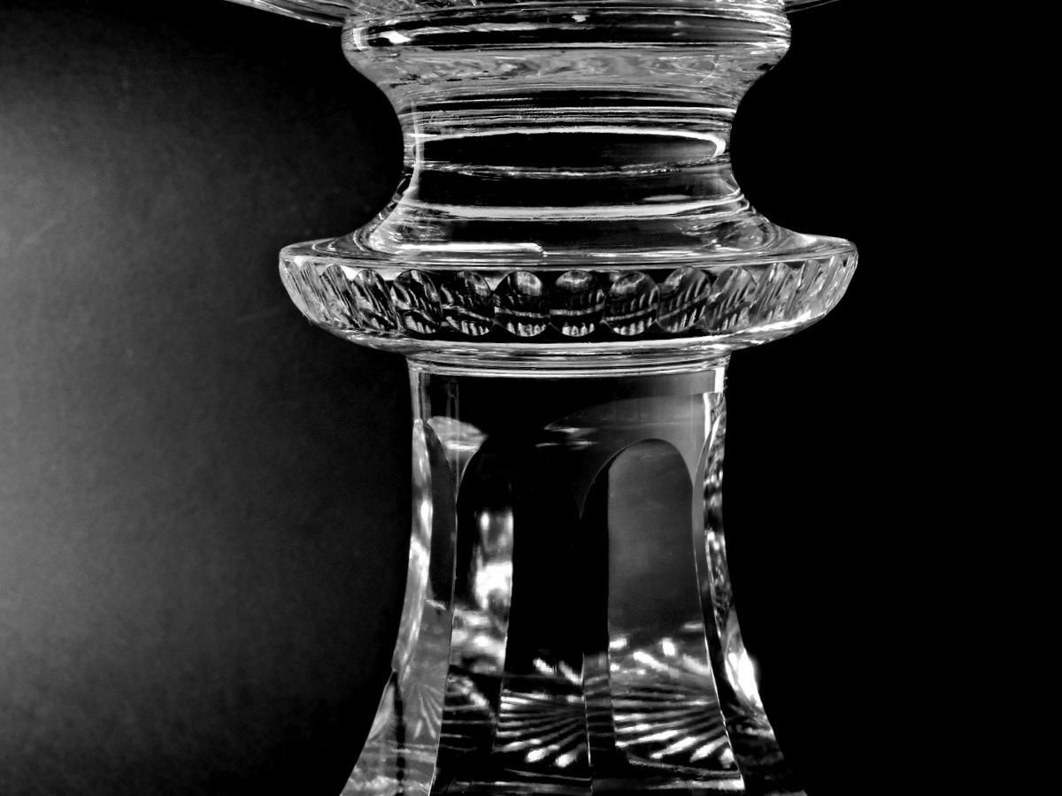 Vase Medici en cristal italien taillé et rodé de style Florentine Renaissance en vente 9