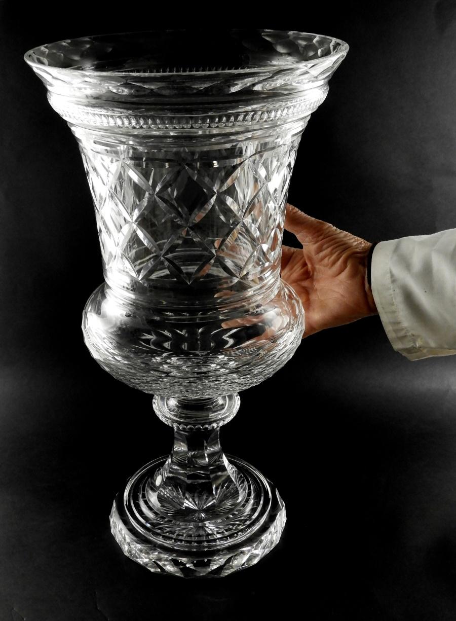 Vase Medici en cristal italien taillé et rodé de style Florentine Renaissance en vente 13