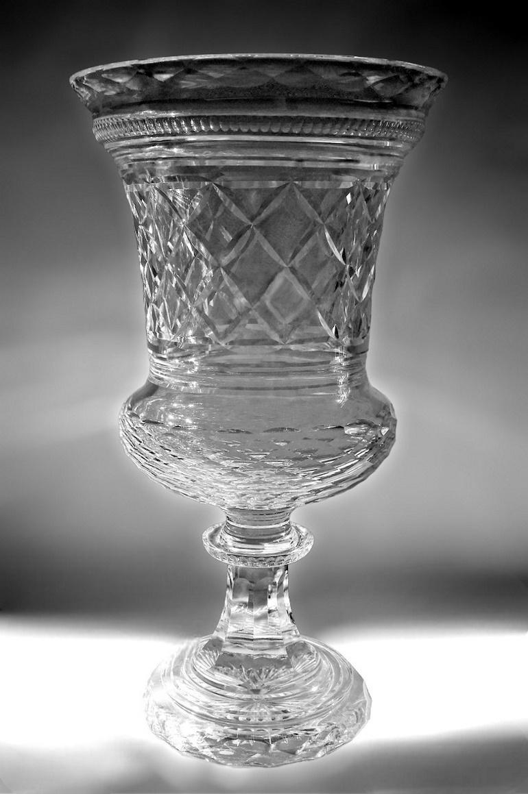 Florentine Renaissance Style Huge Italian Cut And Ground Crystal Medici Vase In Excellent Condition For Sale In Prato, Tuscany
