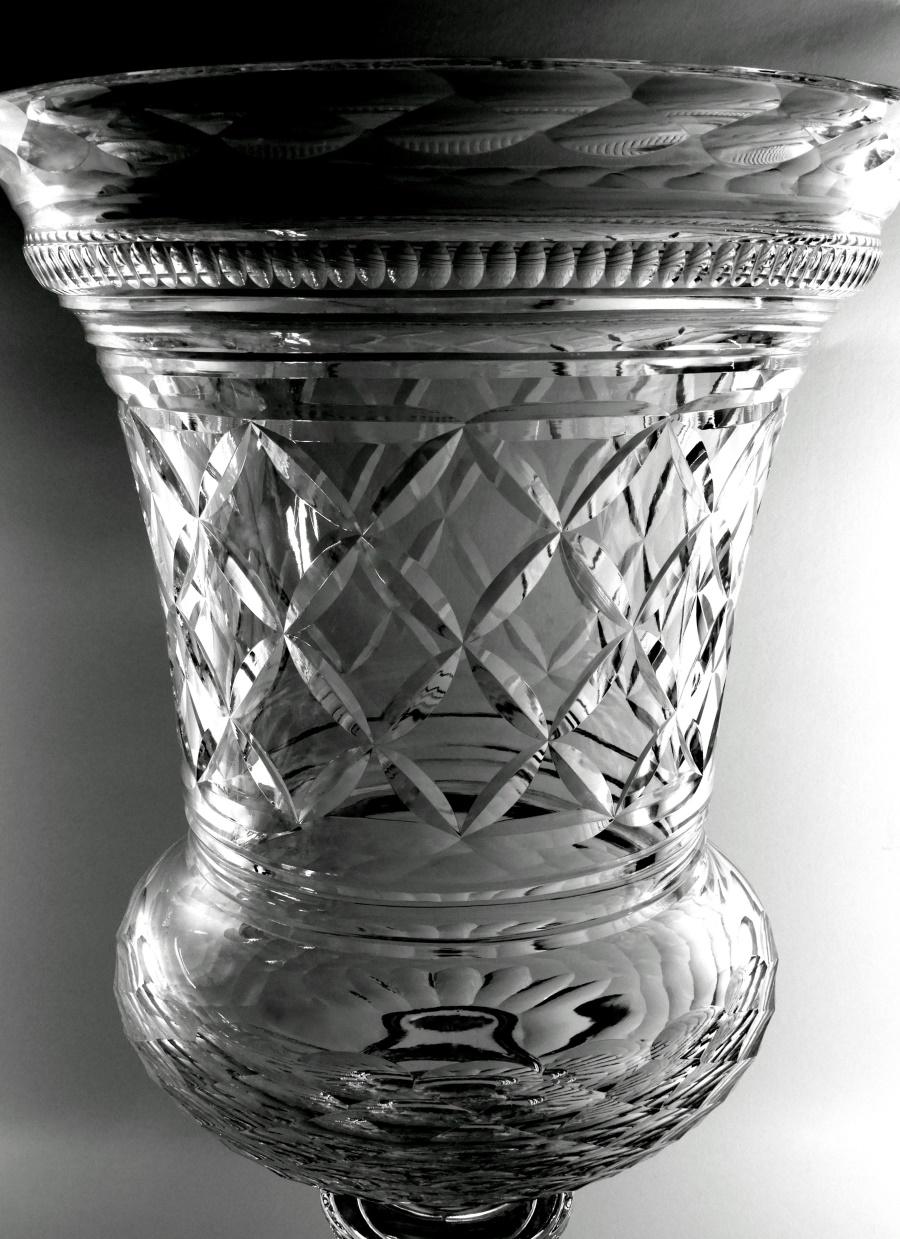 Vase Medici en cristal italien taillé et rodé de style Florentine Renaissance en vente 1
