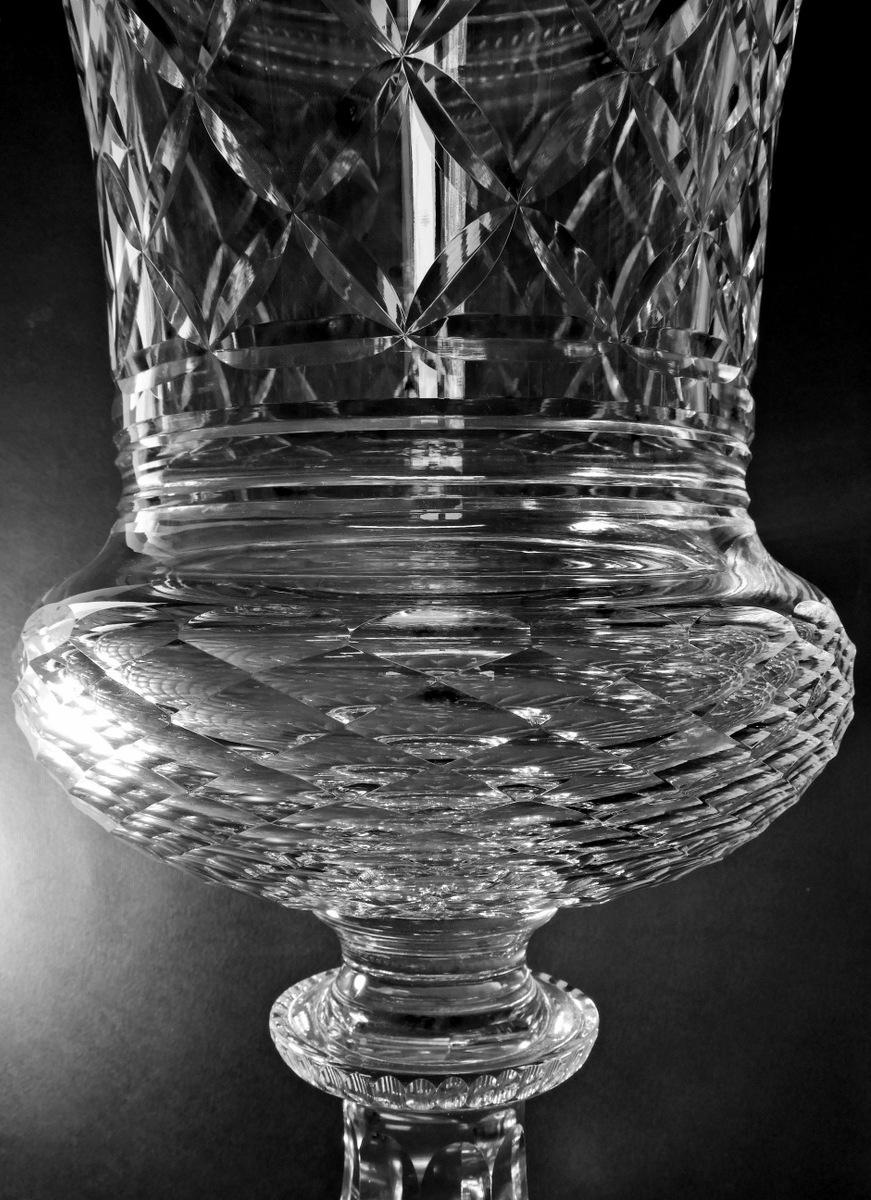 Vase Medici en cristal italien taillé et rodé de style Florentine Renaissance en vente 2