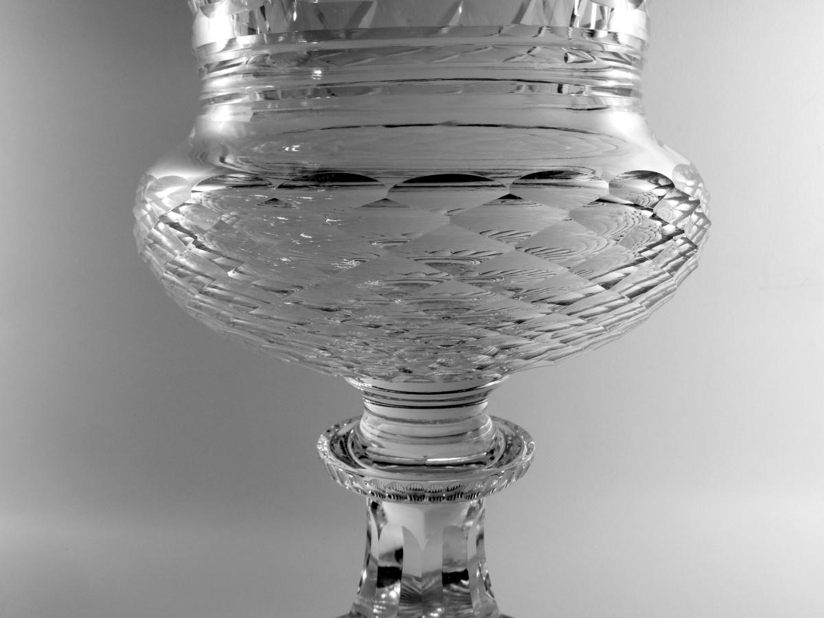 Vase Medici en cristal italien taillé et rodé de style Florentine Renaissance en vente 3