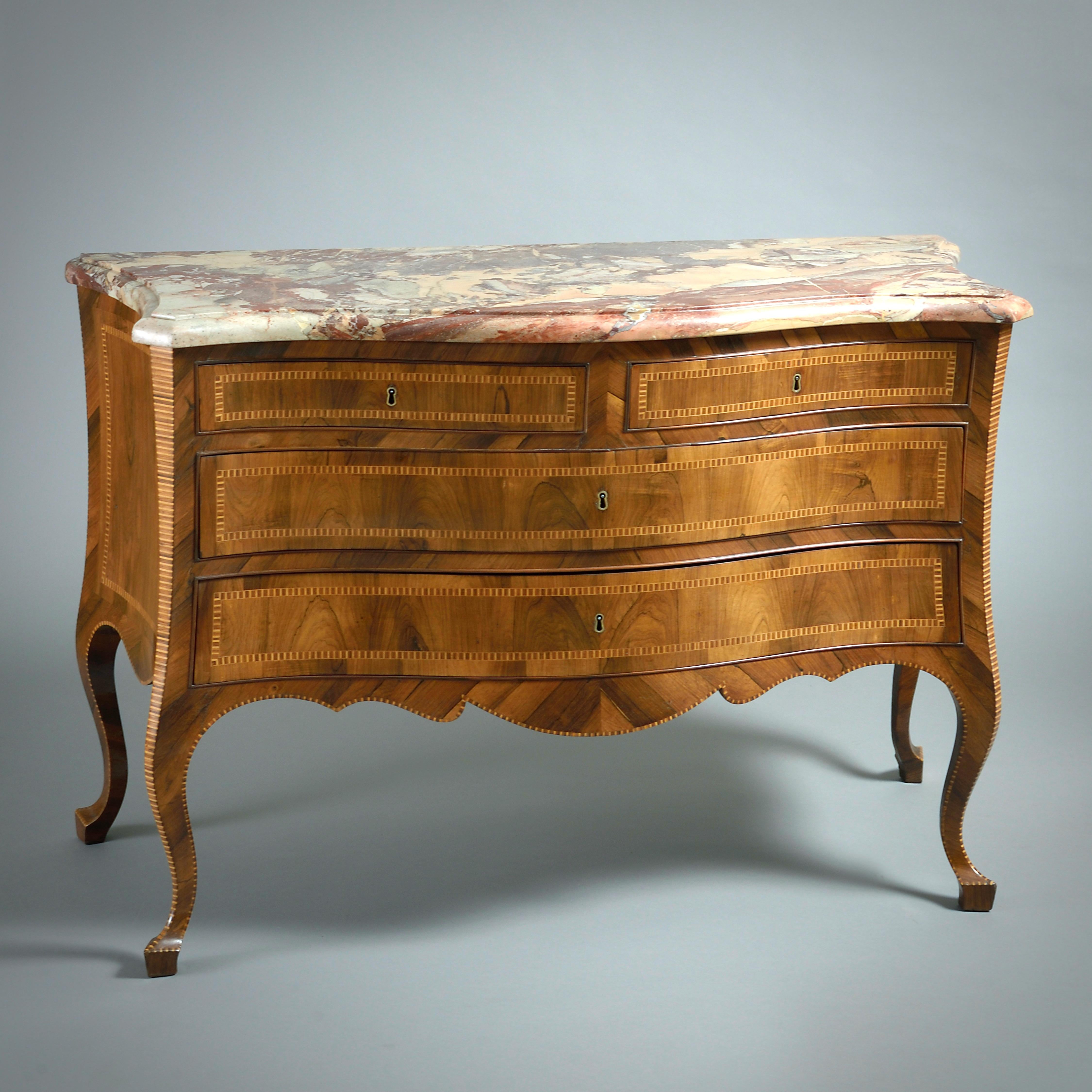 Fino al XVIII secolo Commode in legno di palissandro Florentine in vendita