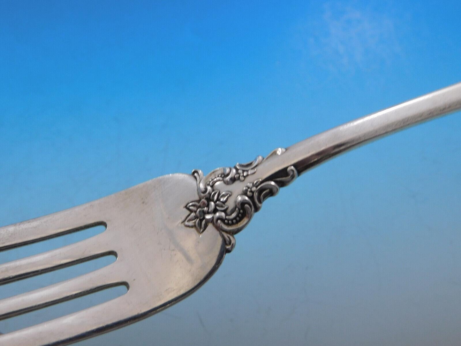 Florentine Scroll by Lunt Sterling Silver Flatware Set for 12 Service 52 pieces In Excellent Condition For Sale In Big Bend, WI