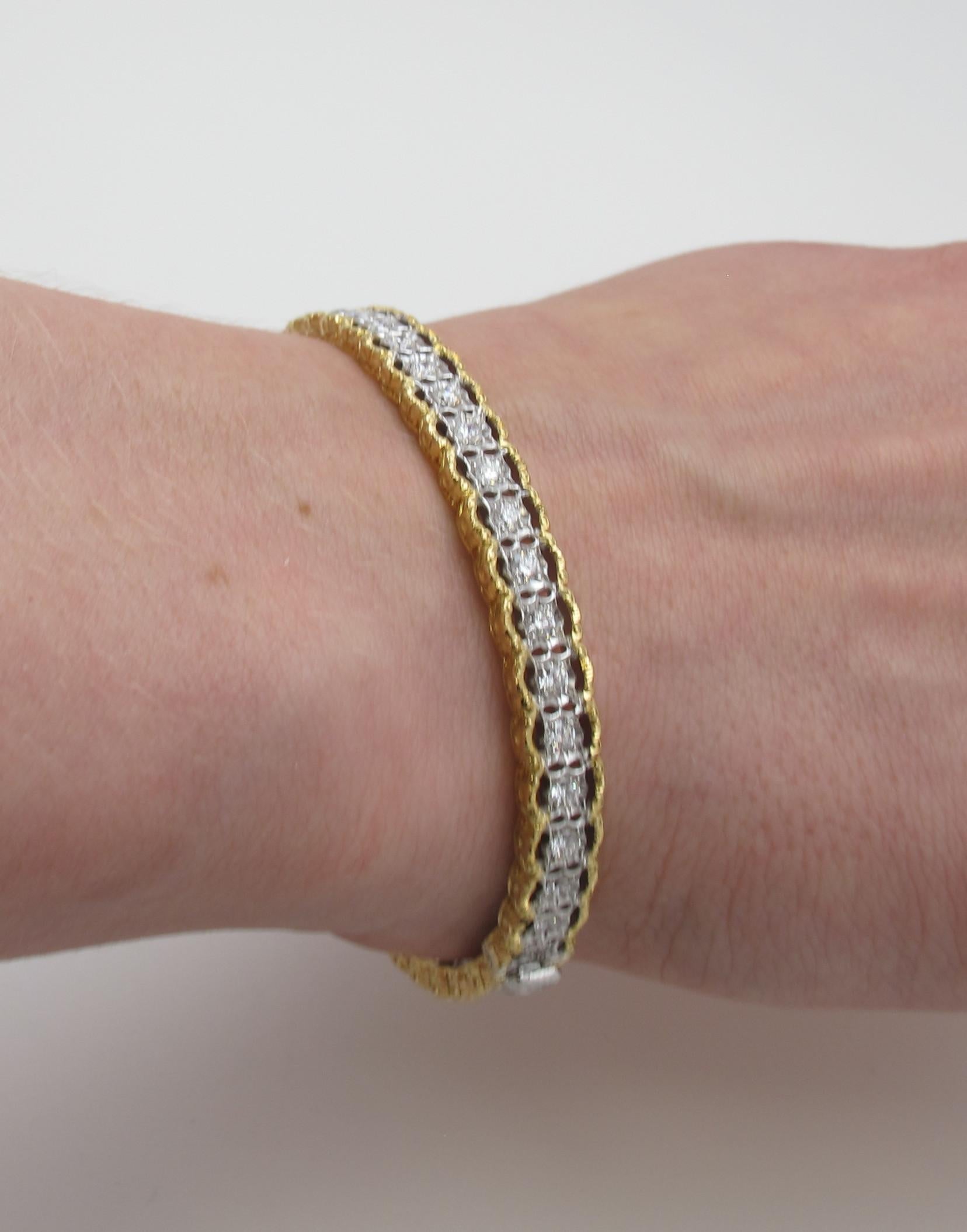 Taille ronde Bracelet jonc de style florentin en or jaune et blanc avec diamants de 1,00 carat au total en vente