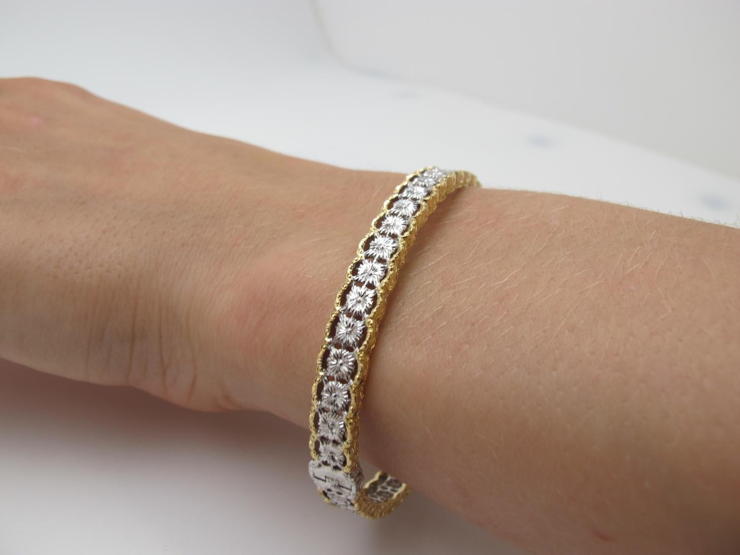 Bracelet jonc de style florentin en or jaune et blanc avec diamants de 1,00 carat au total Neuf - En vente à Los Angeles, CA