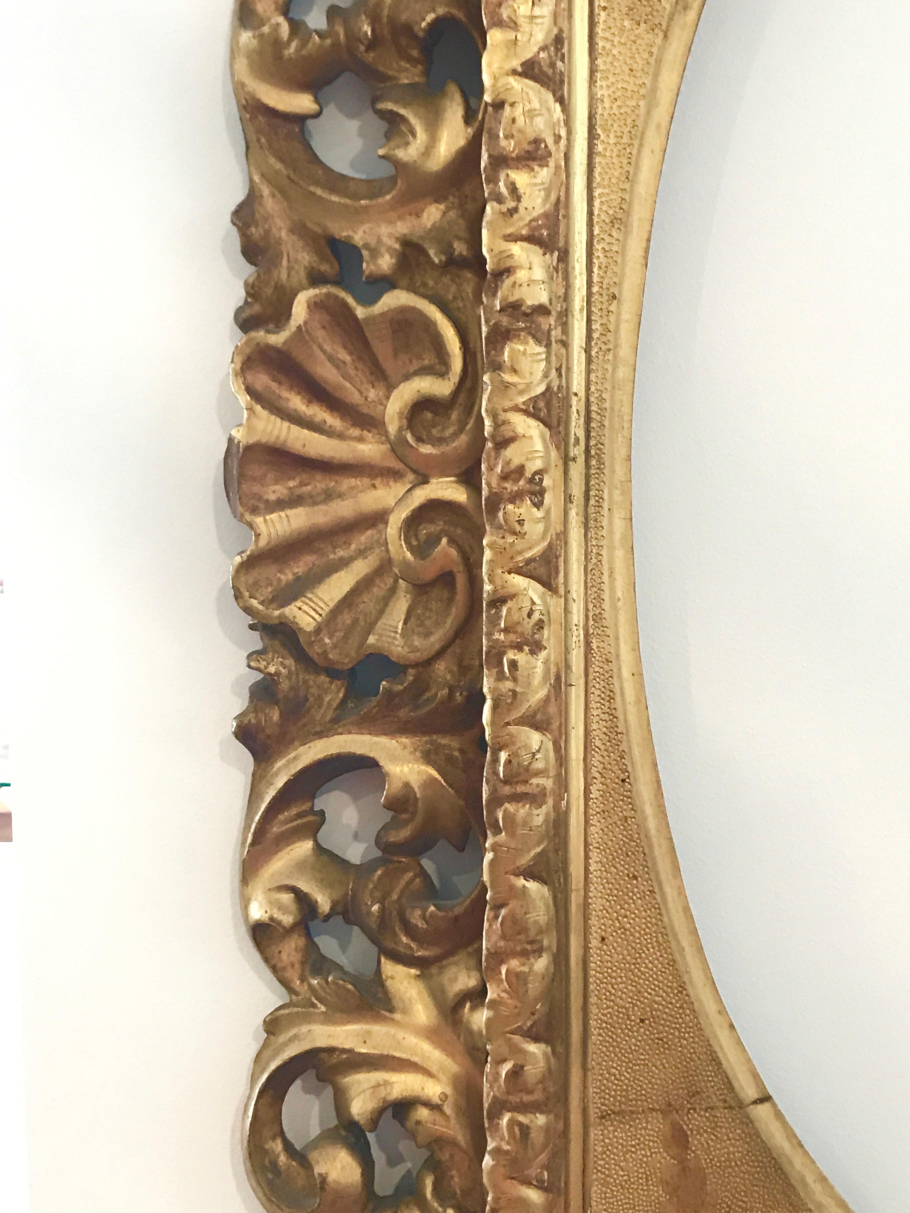 Florentine Style Italian Carved Frame in Gold with Leafs and Shells, 1885 In Fair Condition In Byron Bay, NSW