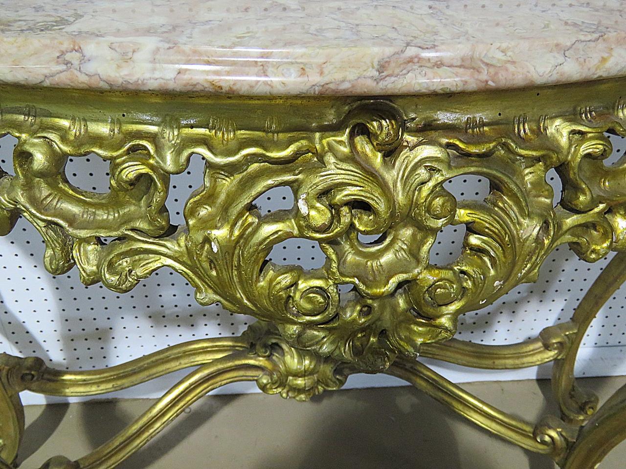 Chinese Chippendale Giltwood Mirror with Companion French Louis XV Gilded Table In Good Condition In Swedesboro, NJ