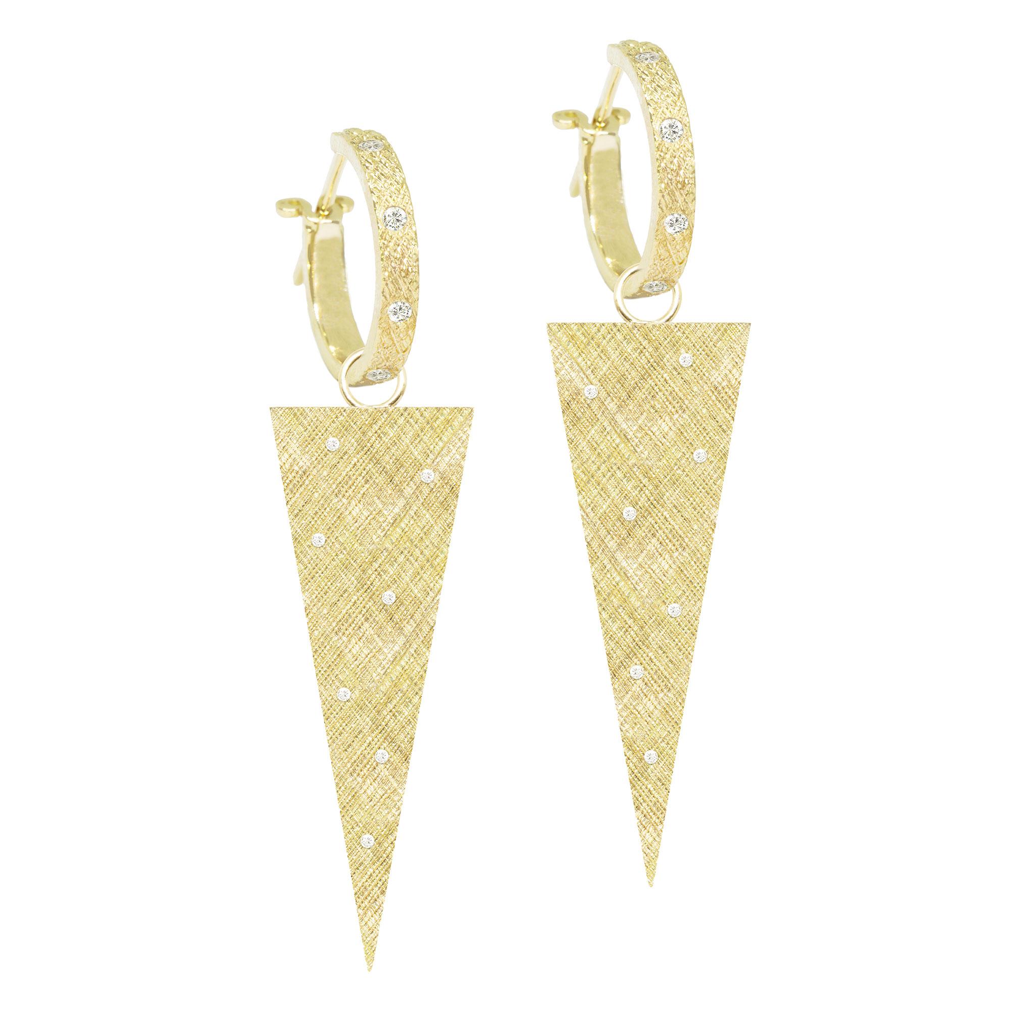 Defined by a hand-hammered crosshatch pattern, sparkling diamonds, and a cool, spiky shape, the Florentine Triangle 15x40mm Gold Charms add gorgeous shimmer and texture—and a little edge—to your look. And when you mix and match with our other