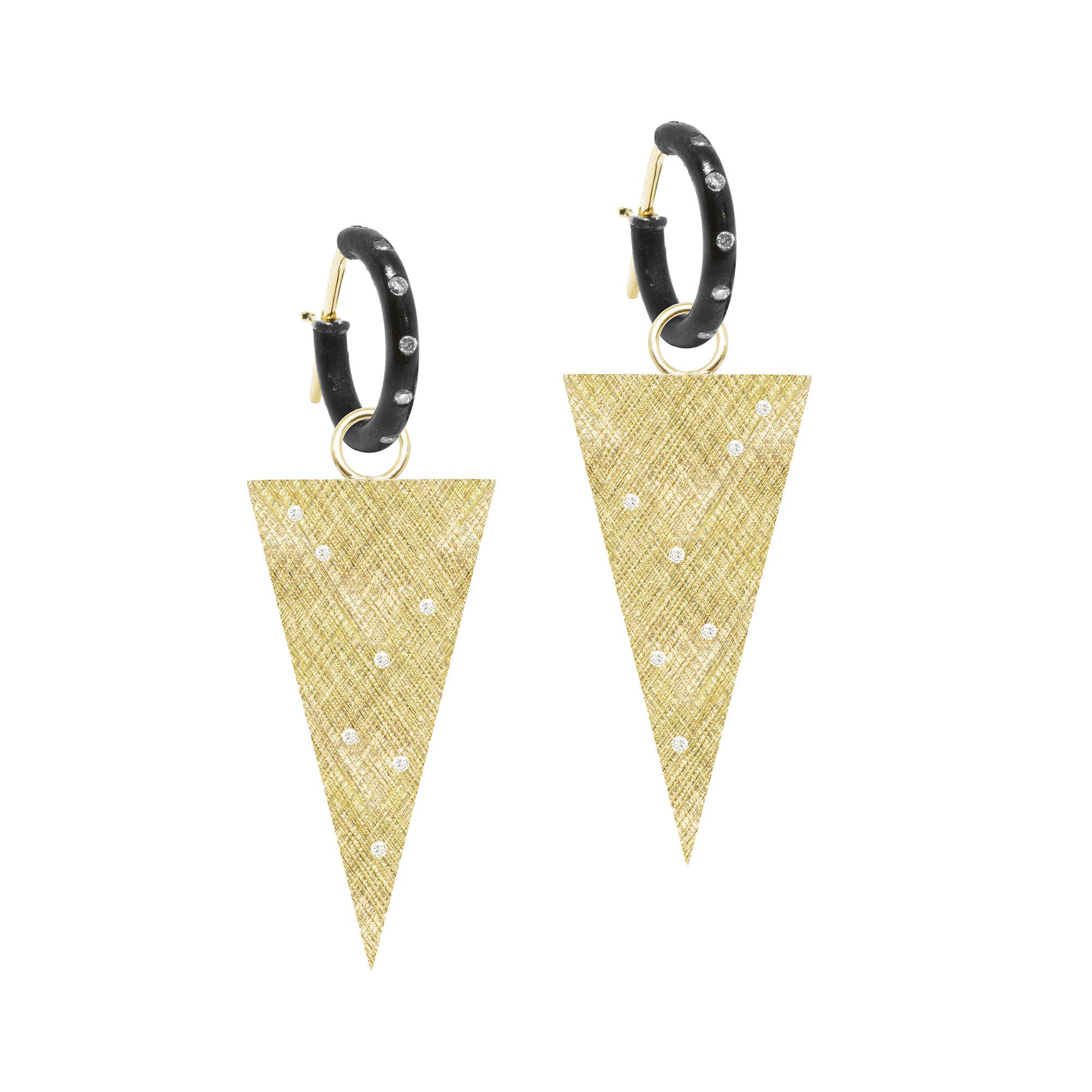Defined by a hand-hammered crosshatch pattern, sparkling diamonds, and a cool, spiky shape, the Florentine Triangle 15x30mm Gold Charms add gorgeous shimmer and texture—and a little edge—to your look. And when you mix and match with our other