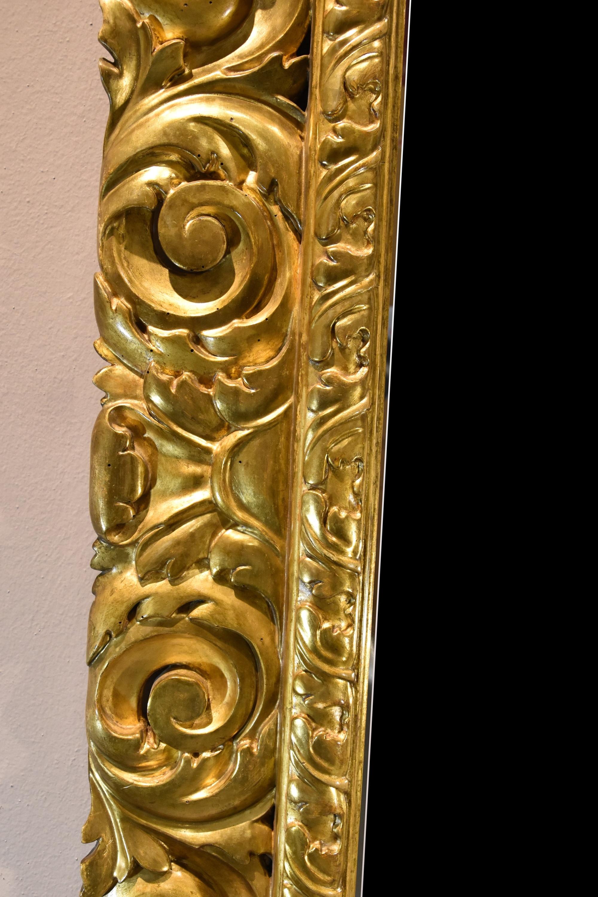 Large Mirror Gold Wood Florentine Woodcarver 18th Century For Sale 3