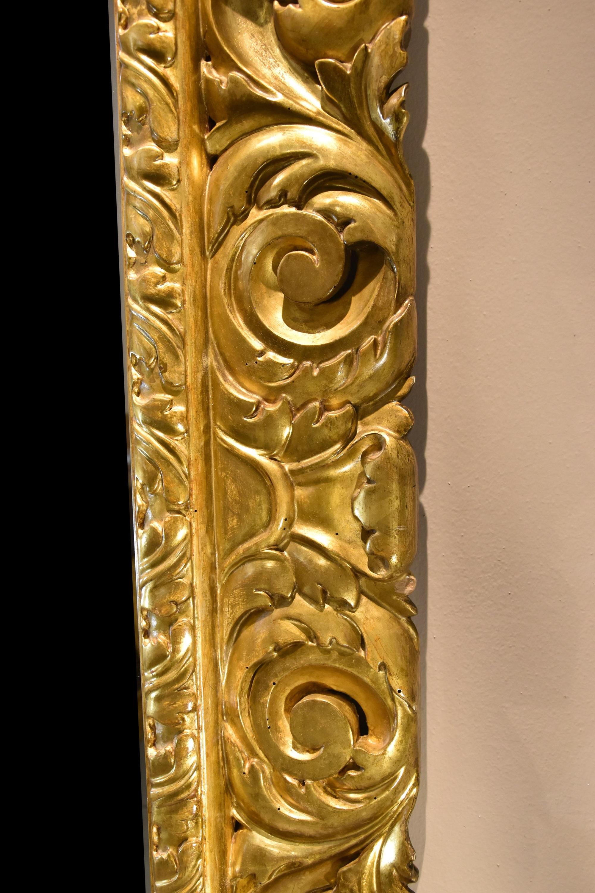 Large Mirror Gold Wood Florentine Woodcarver 18th Century For Sale 4