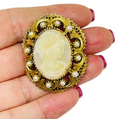 FLORENZA signed vintage gold tone glass cameo pearls designer brooch