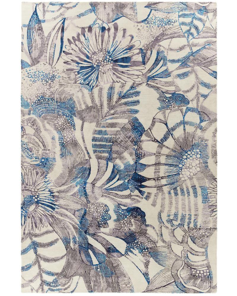 Alfombra Flores Profumo 360 by Mohebban
Dimensiones: An 360 x L 270 cm
Materiales: Lana.

En la colección Profumo, diseñada por Marta Giardini, los vibrantes tonos de color en seda de bambú y suave lana extraen temas de inspiración botánica mediante