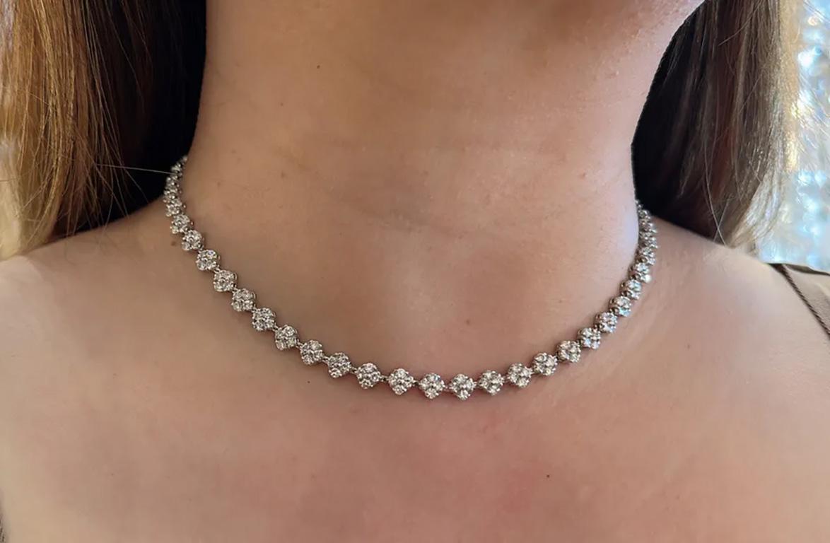 Collana girocollo Floret Cluster Diamond con peso totale di 10,34 carati in platino in vendita 1
