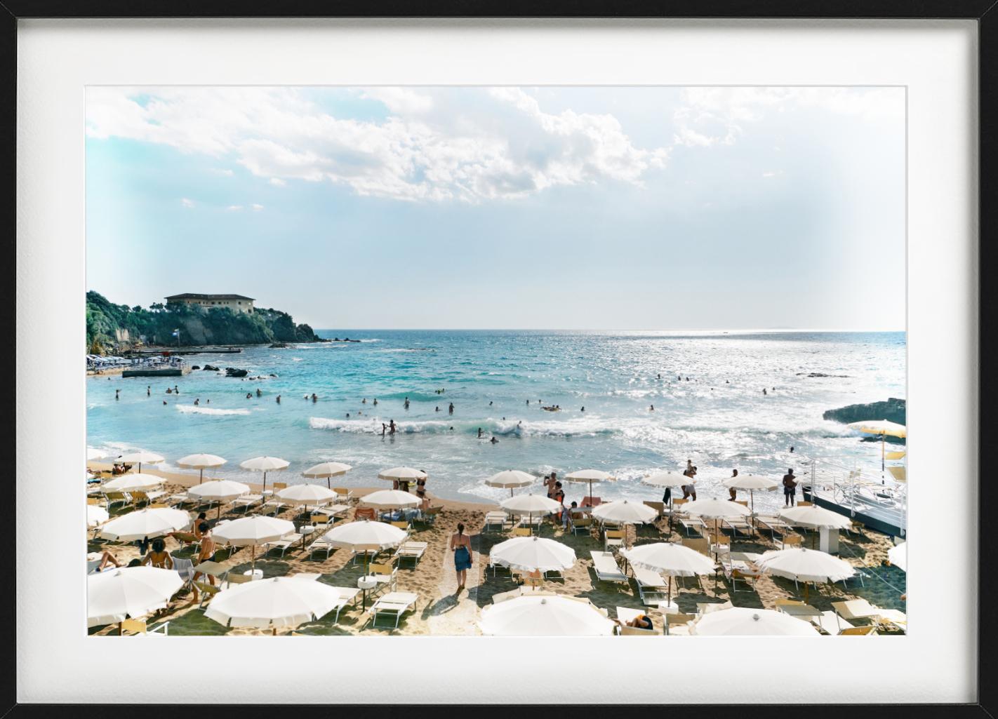 Quercetano Italy Due - Beach and Sea View with Umbrellas, People, and Mountains - Contemporary Photograph by Florian Innerkofler