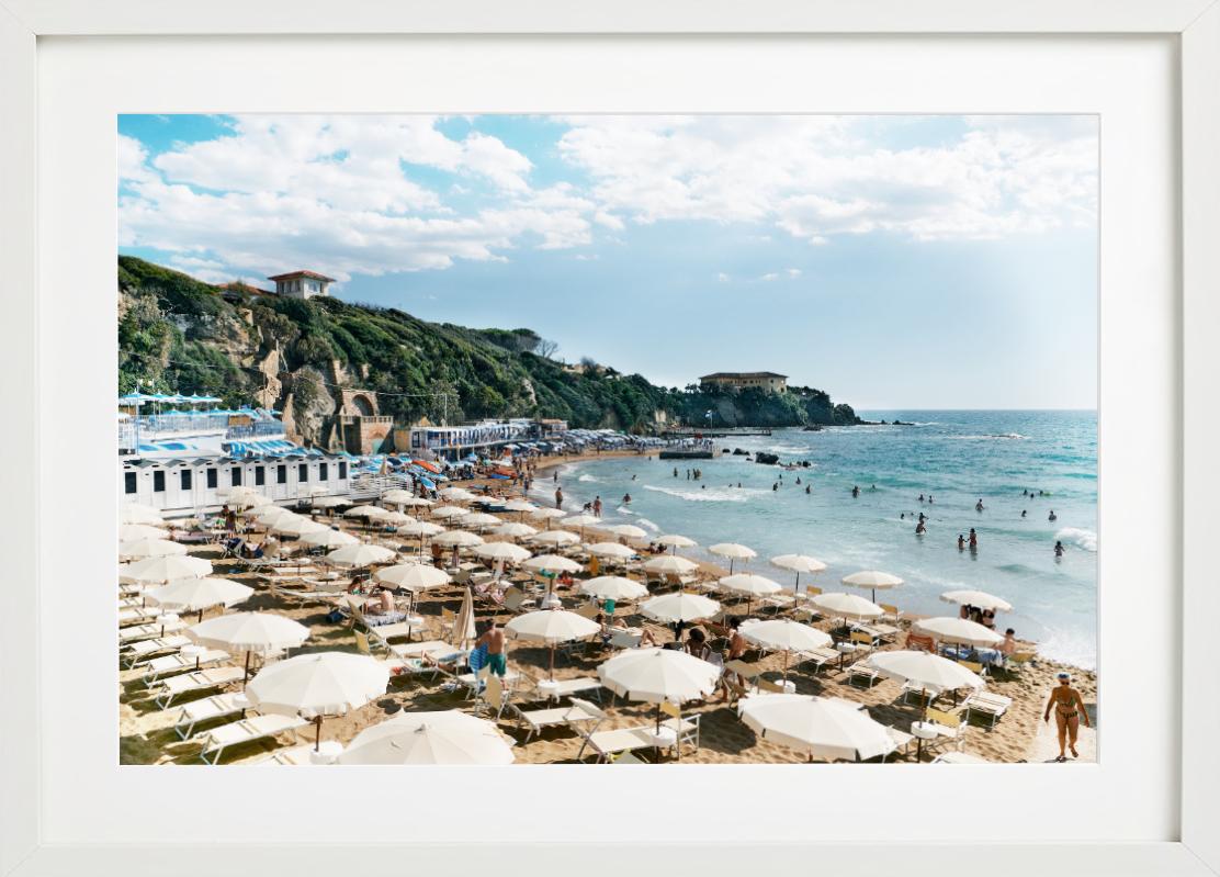 Quercetano Italy Uno- Beach and Sea View with Umbrellas, People, and Mountains - Photograph by Florian Innerkofler