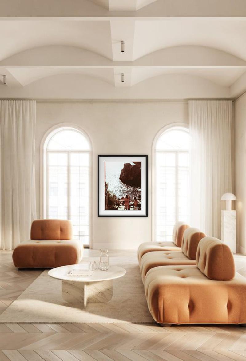 Ragazze, Capri Italien – Meeresansicht mit Menschen, Kunstfotografie, 2011 im Angebot 1