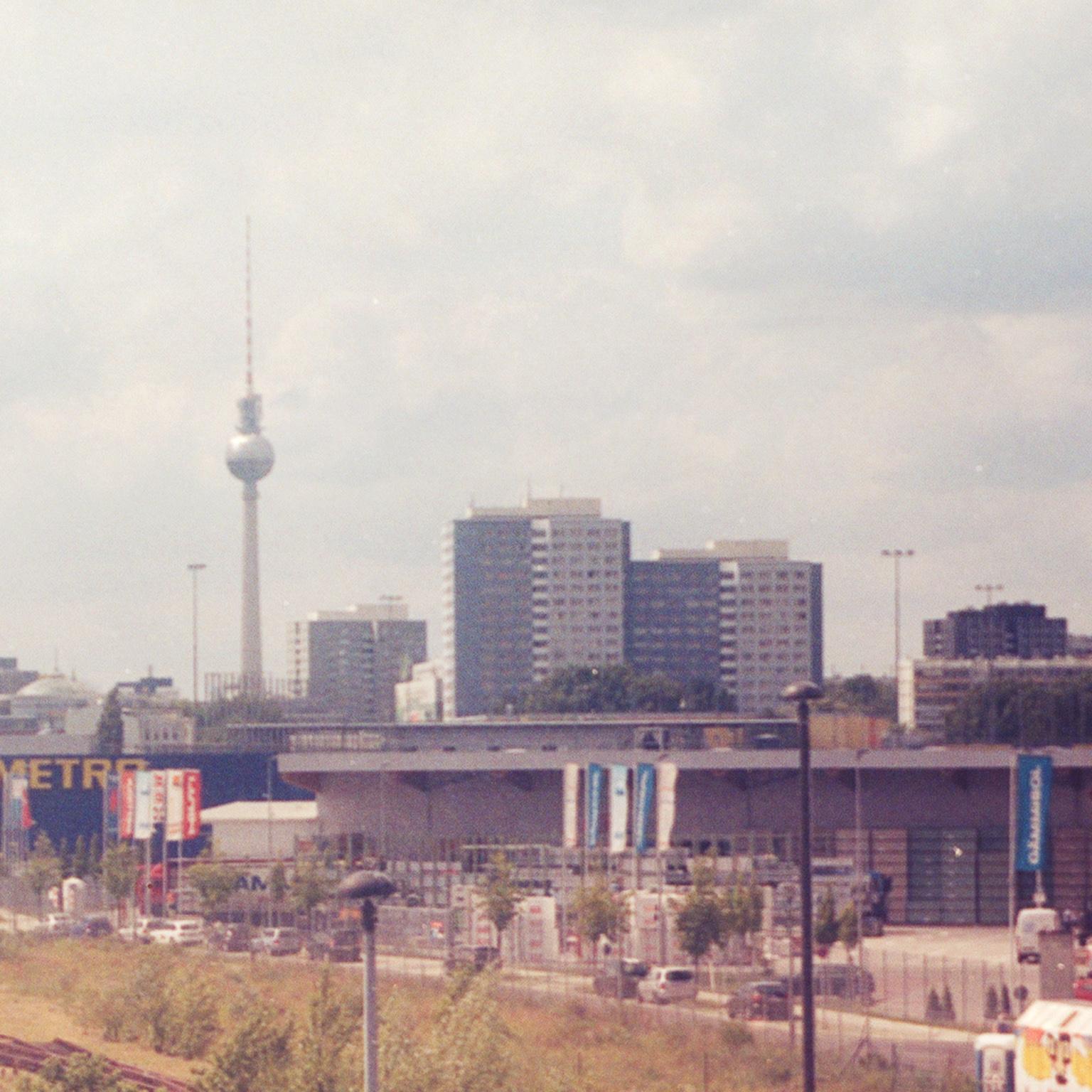 a Piece of Relaunch II - Pieces of Berlin - Contemporary Photograph by Florian Reischauer