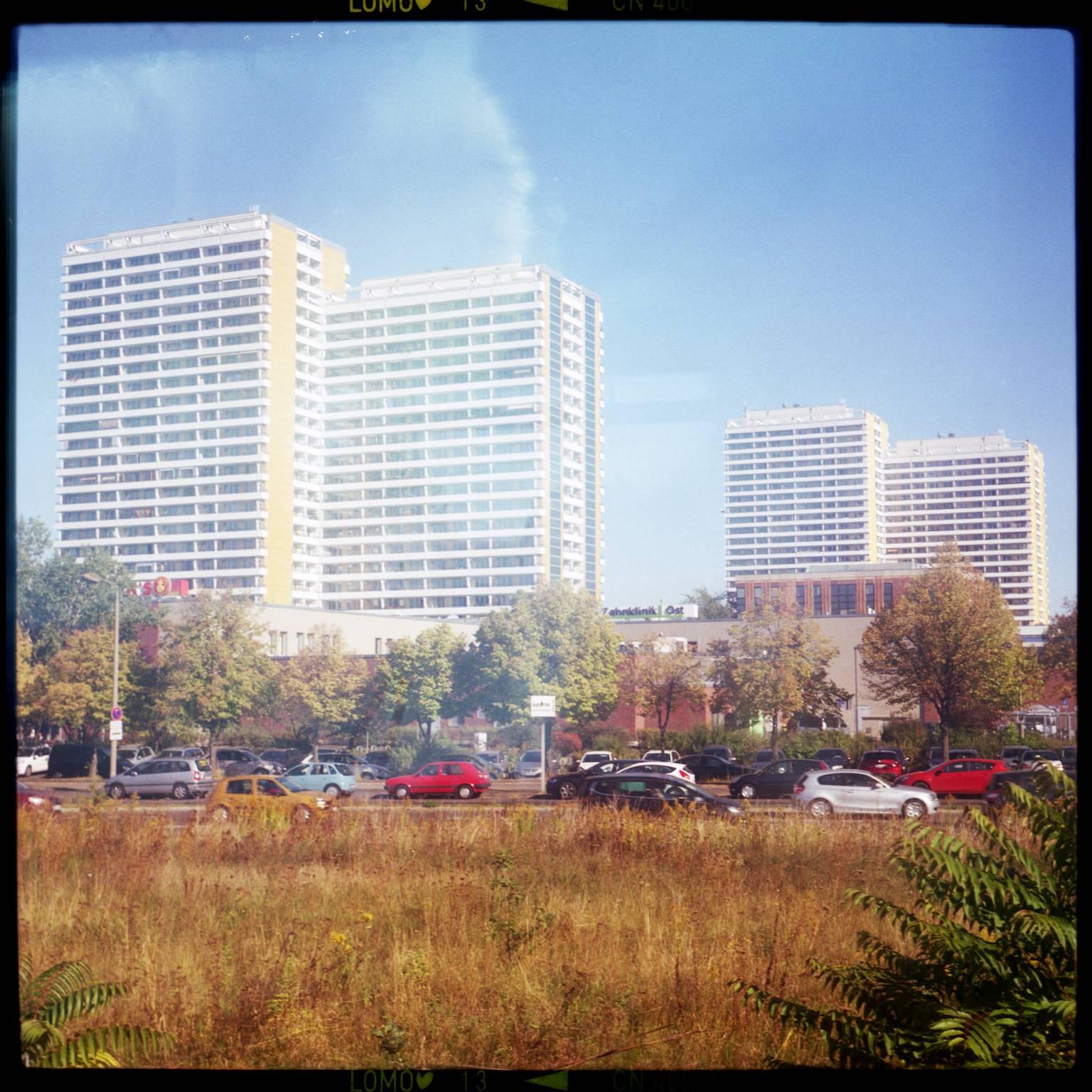 Florian Reischauer Color Photograph – ein Stück Sightseeing XI - Pieces of Berlin