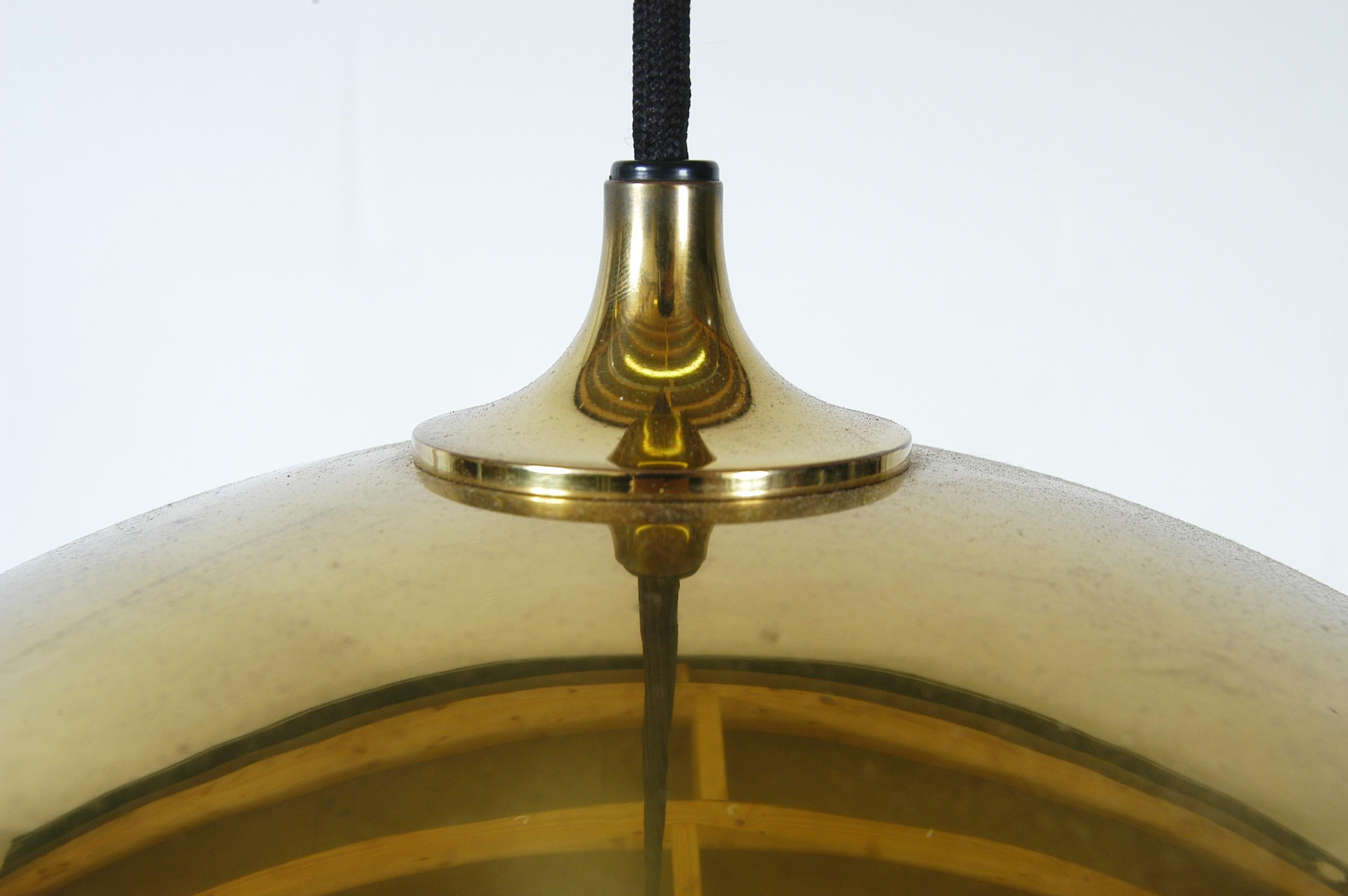FLORIAN SCHULTZ POSA PENDANT LIGHT with Counterweight in Brass, 1970-1979 German In Good Condition In Somerton, GB