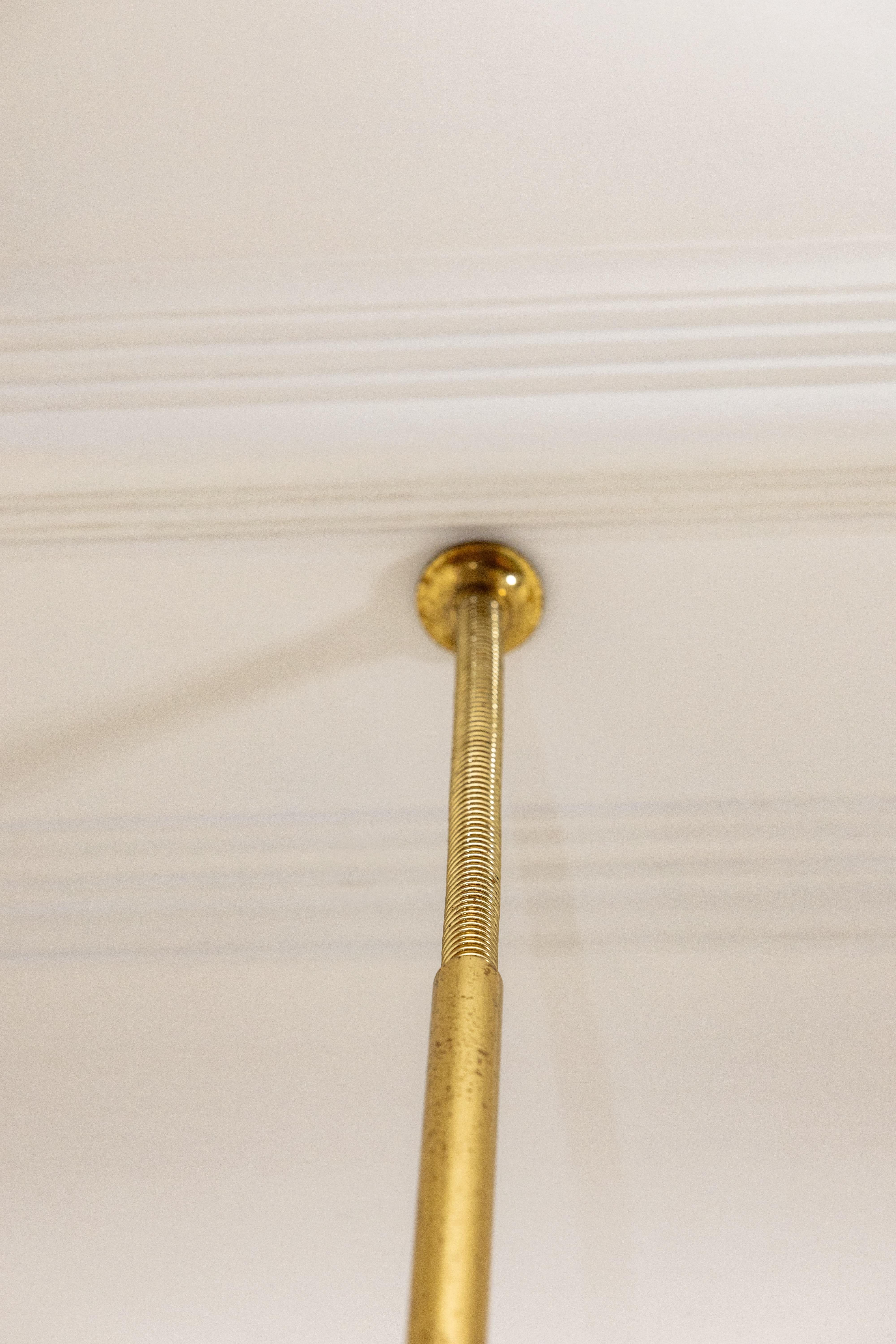 Lampada da terra ad arco regolabile in ottone di Florian Schulz, Germania in vendita 10