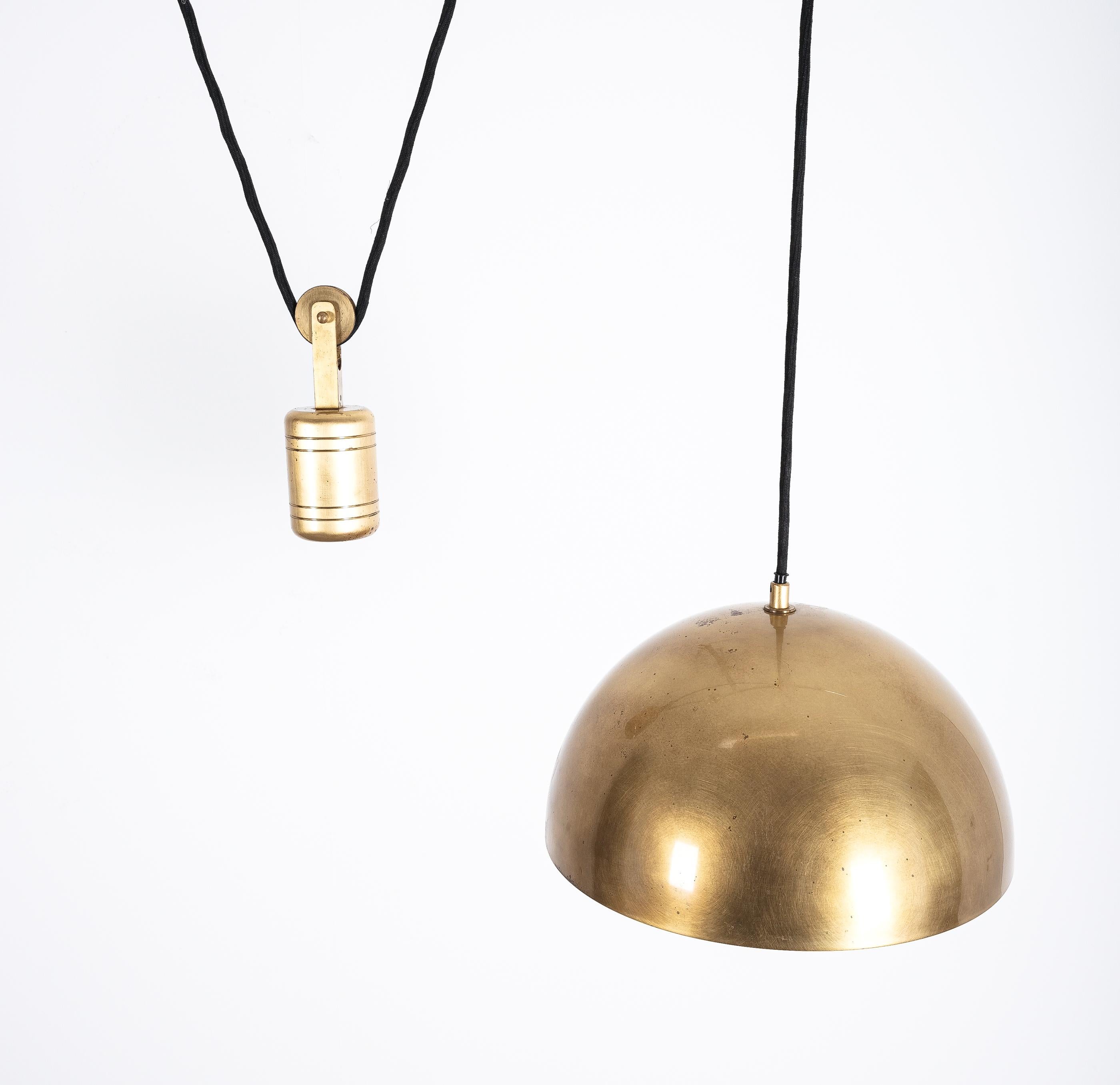 Mid-Century Modern  Florian Schulz Adjustable Brass Counterweight Pendant Lamp, Mid Century  For Sale