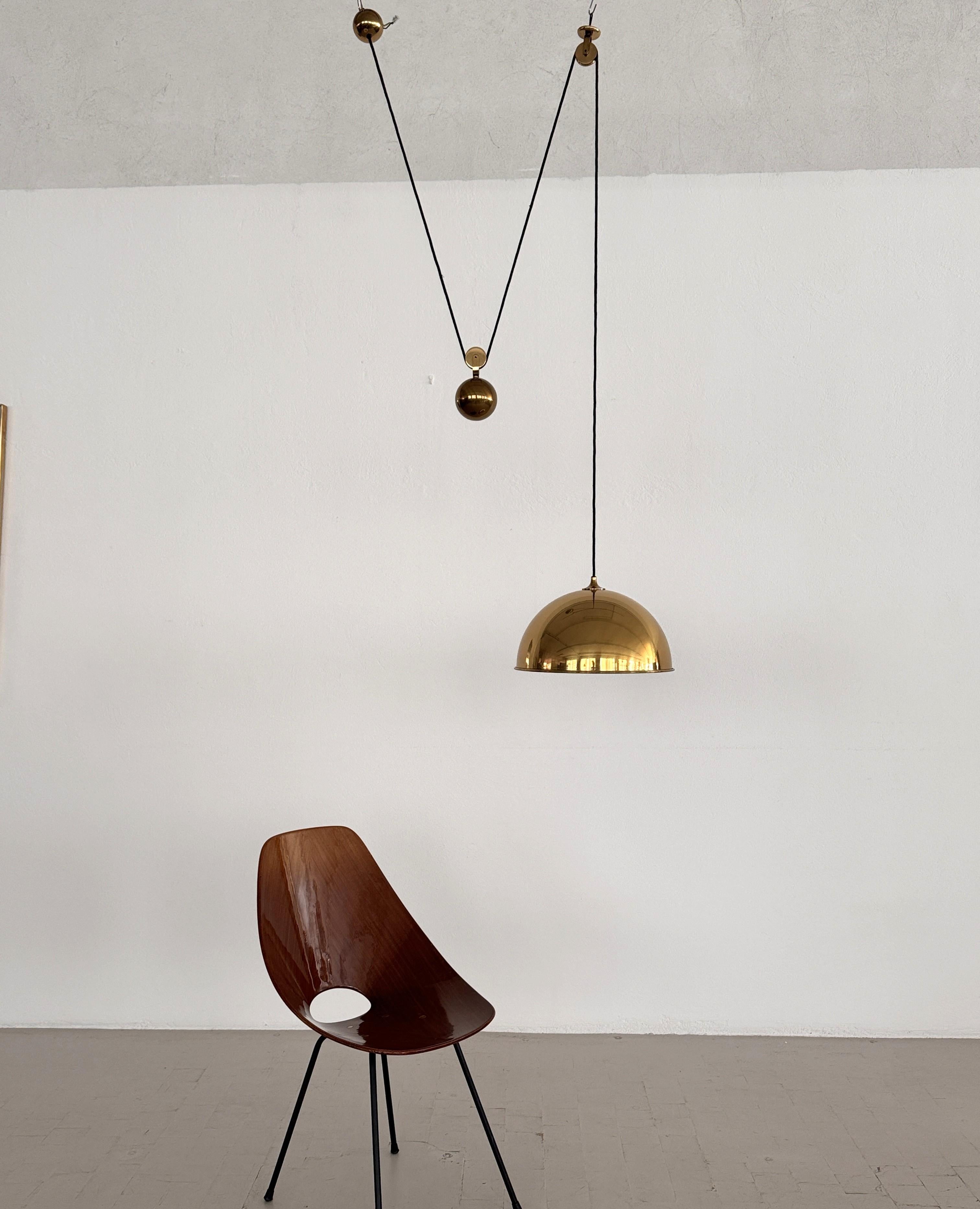 Ciondolo regolabile in ottone di Florian Schulz con ruote rotanti e contrappeso in vendita 2