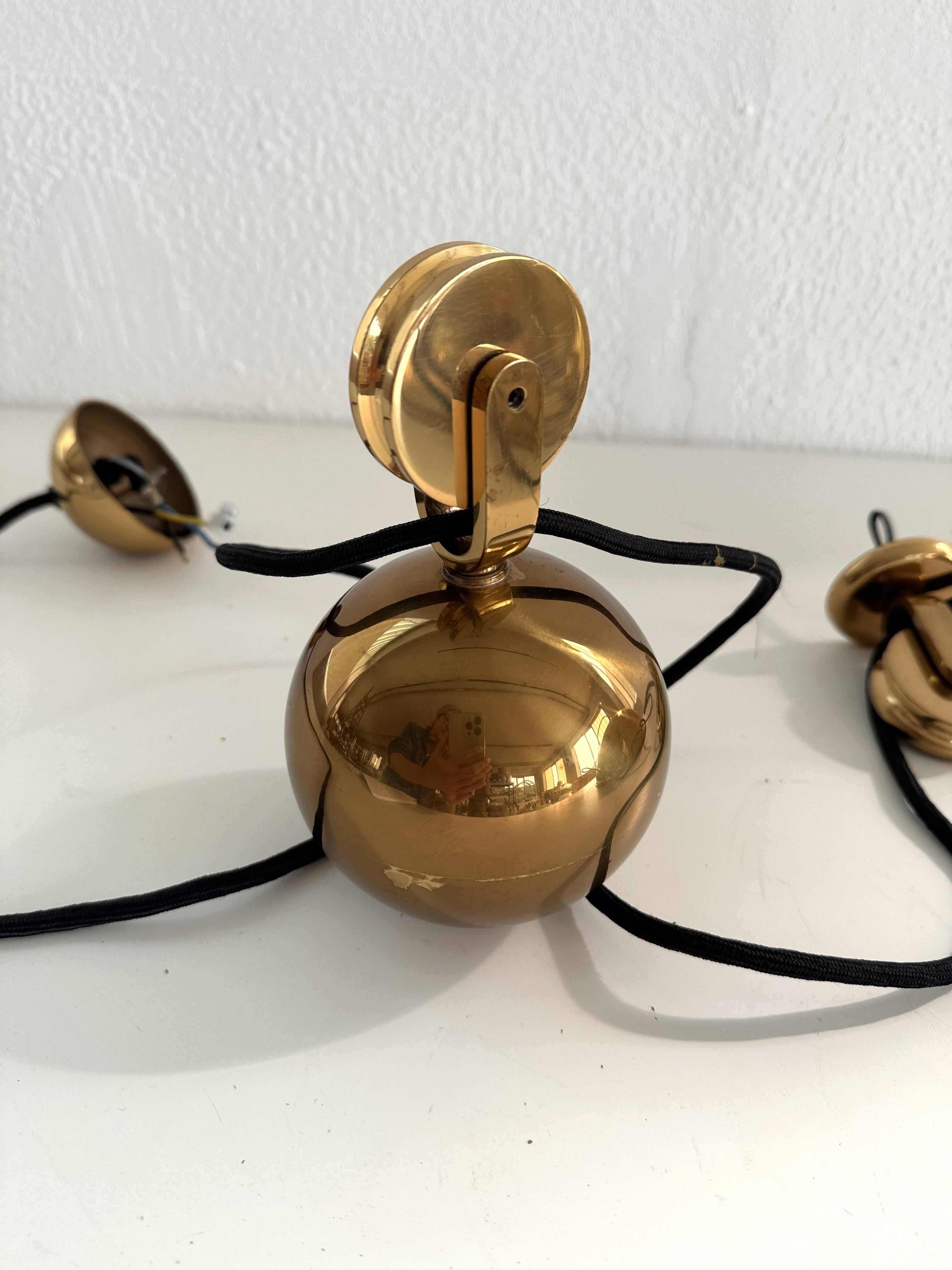 Ciondolo regolabile in ottone di Florian Schulz con ruote rotanti e contrappeso in vendita 4