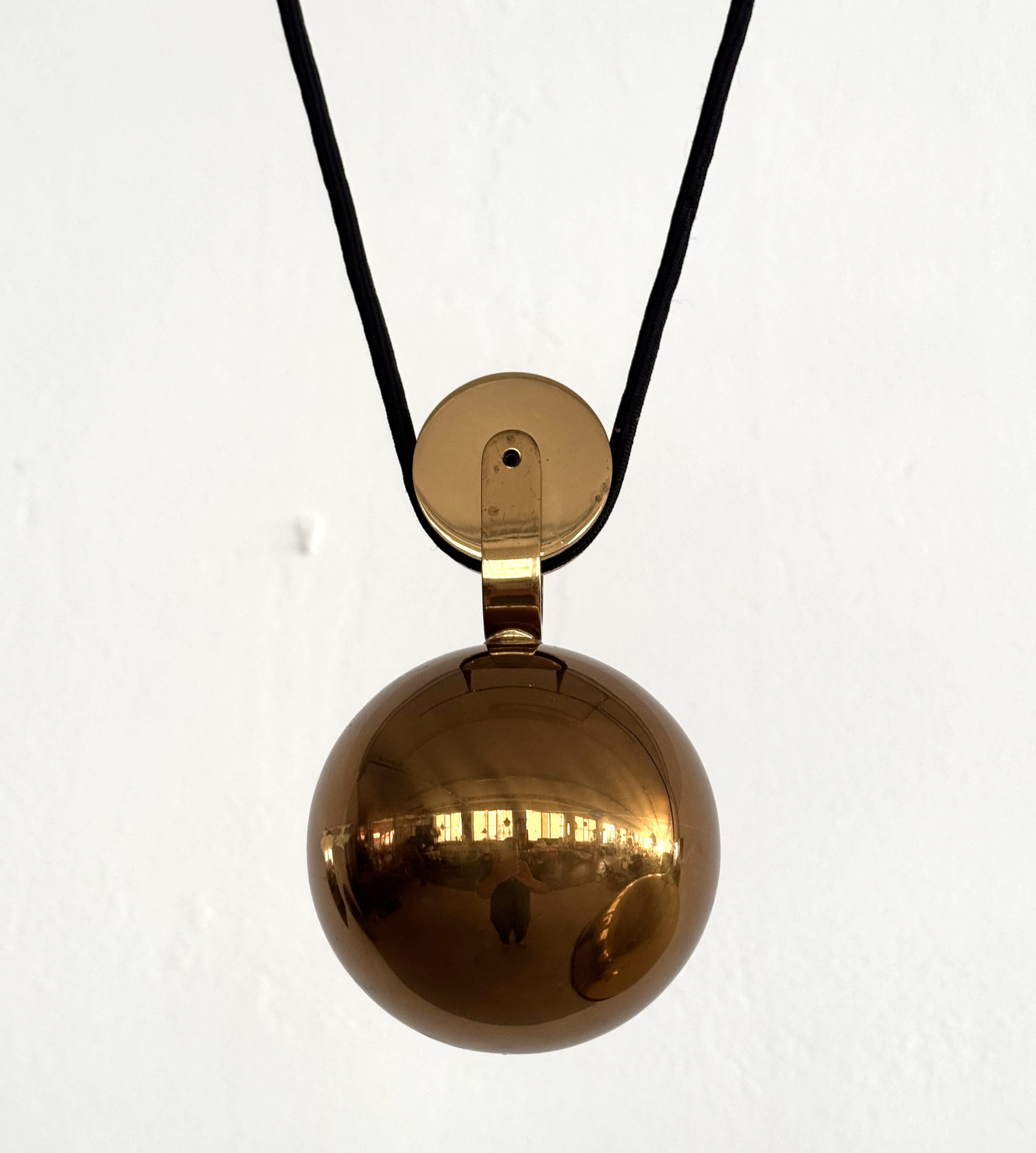 Ciondolo regolabile in ottone di Florian Schulz con ruote rotanti e contrappeso In condizioni buone in vendita a Morazzone, Varese