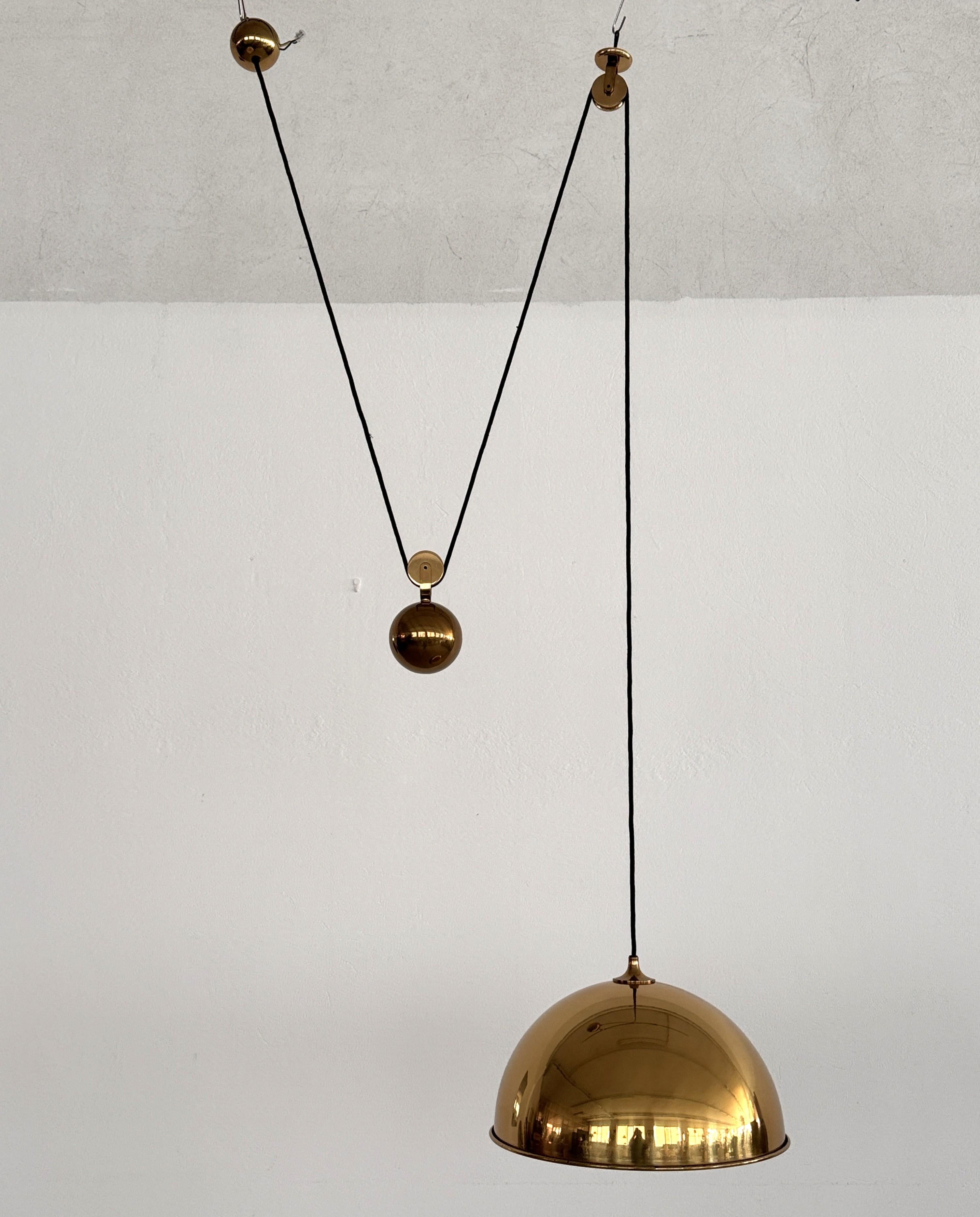 Ciondolo regolabile in ottone di Florian Schulz con ruote rotanti e contrappeso in vendita 1