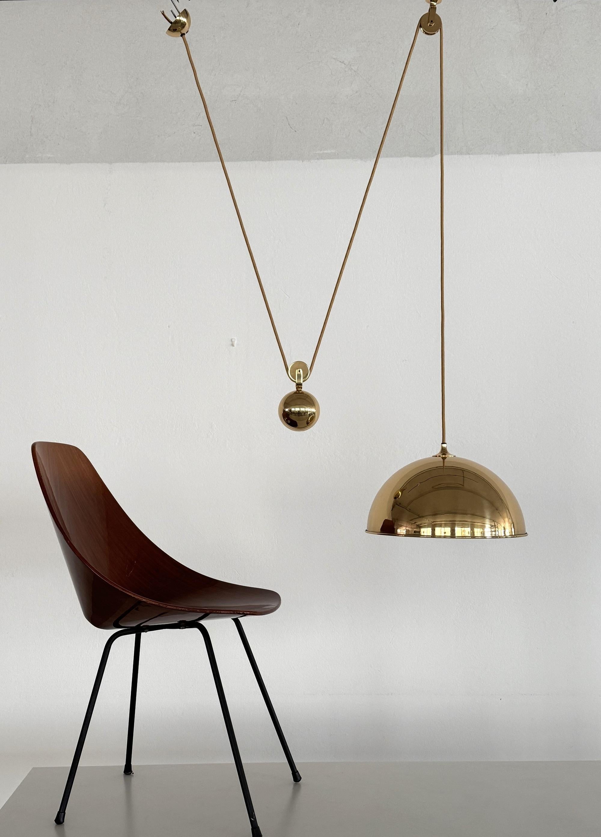 Florian Schulz Adjustable Dome Counterweight Pendant DUOS with Rotary Wheels

Beautiful, rare early version pendant light in shiny brass with heavy side counterweight to adjust the height and very rare rotary wheels. Out of production for decades in