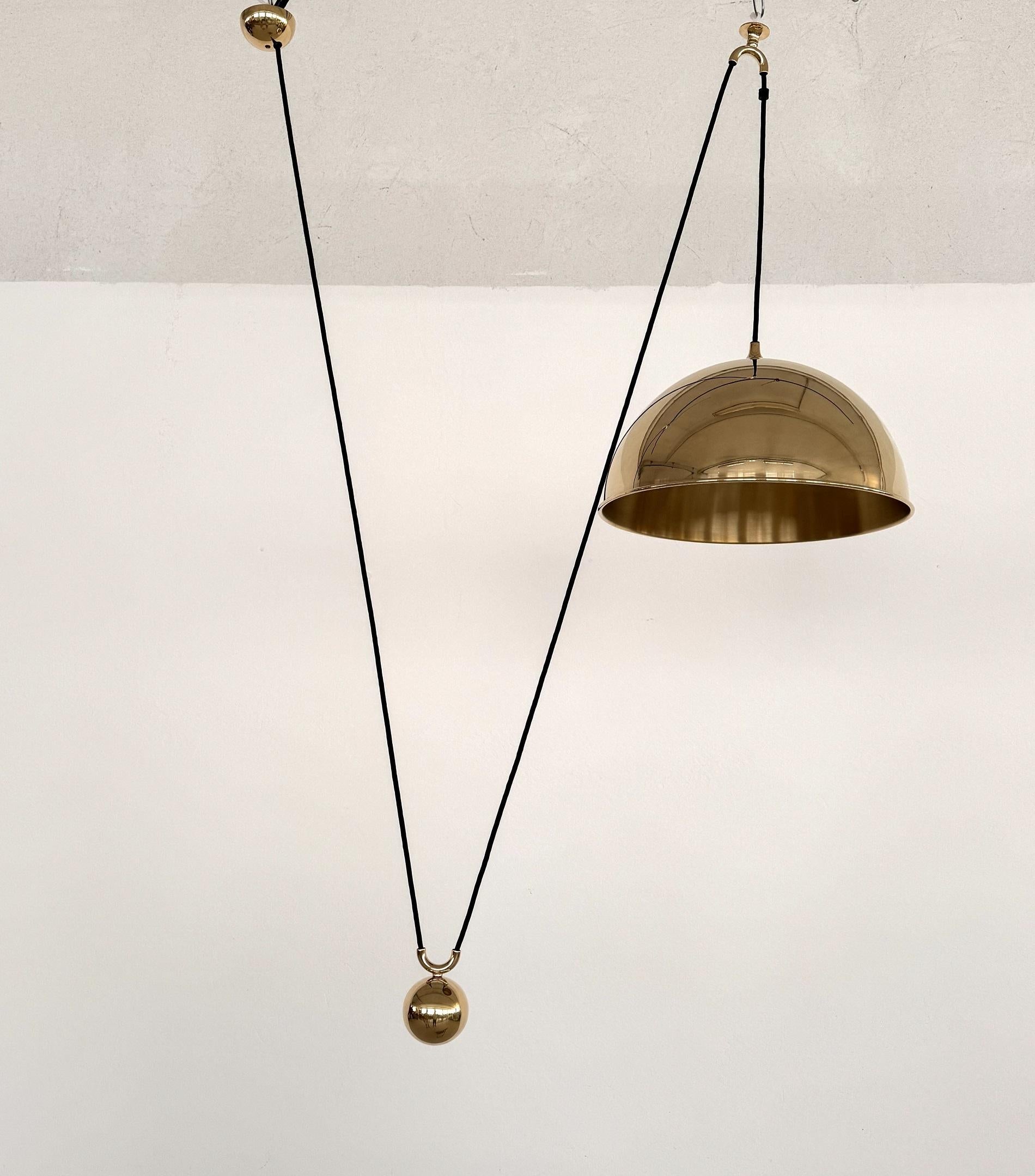 Mid-Century Modern Florian Schulz Pendentif ajustable en laiton à contrepoids en forme de dôme d'époque 