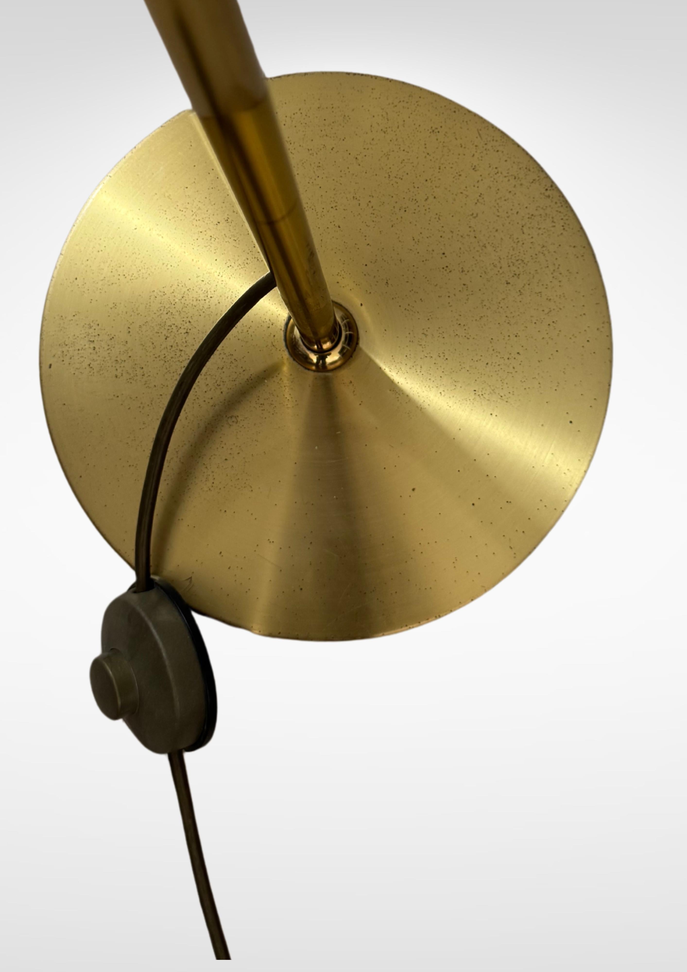 FLORIAN SCHULZ lampadaire réglable à l'angle Poise en laiton en vente 6