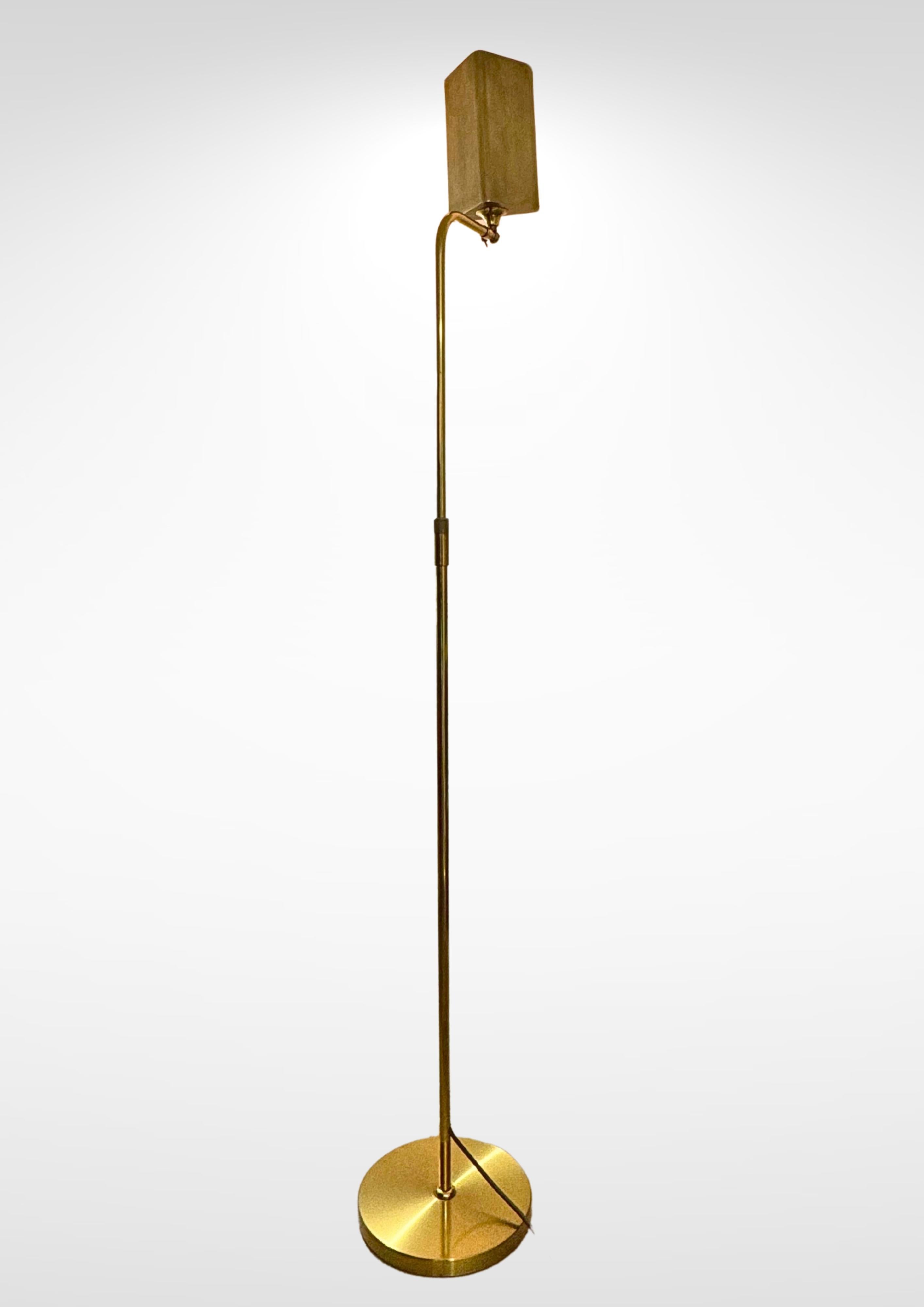 Allemand FLORIAN SCHULZ lampadaire réglable à l'angle Poise en laiton en vente