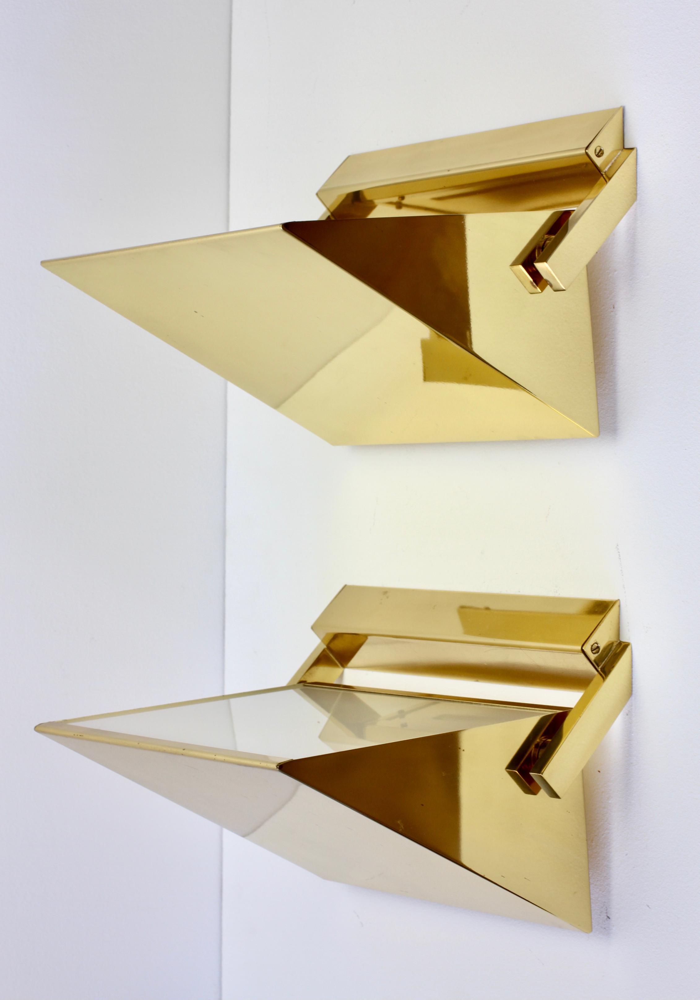 Stunning pair of modernist / cubist adjustable vintage midcentury wall mounted lights, lamps or sconces in polished brass with white opaque acrylic / perspex shades designed by Florian Schulz (attributed) for the Vereinigten Werkstätten München