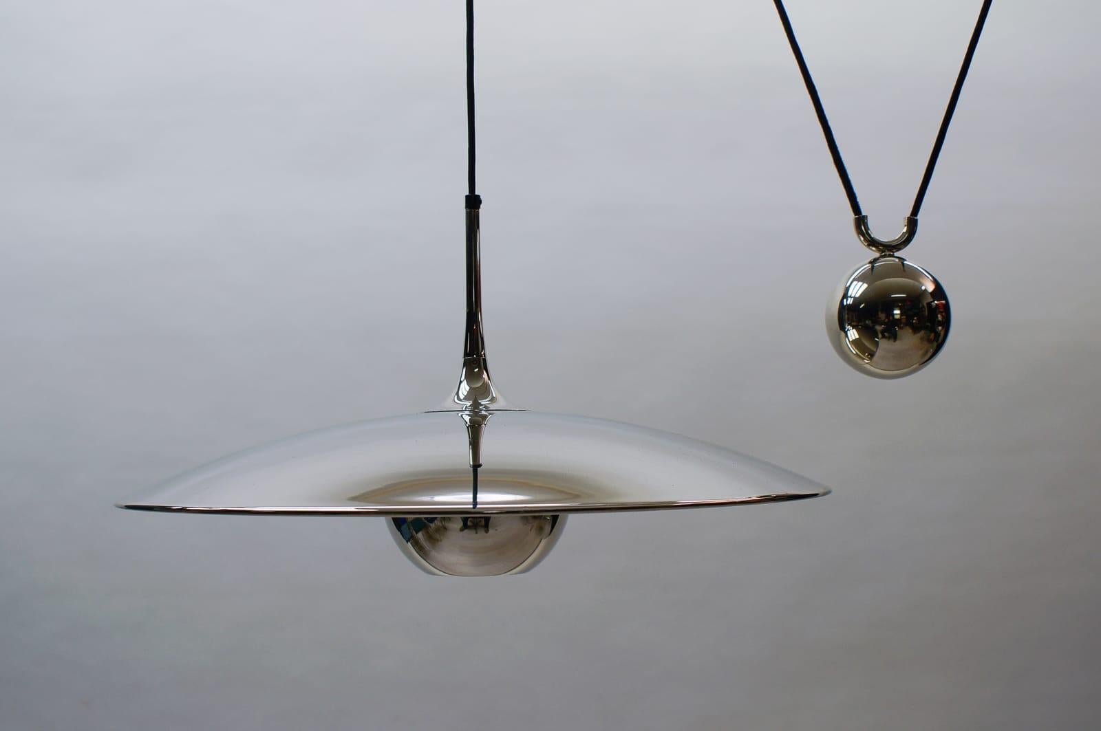 The Classic of Florian Schulz lamps. 

Nickel plated.

Height variable by adjusting the weight from 80cm to 200cm.
 
