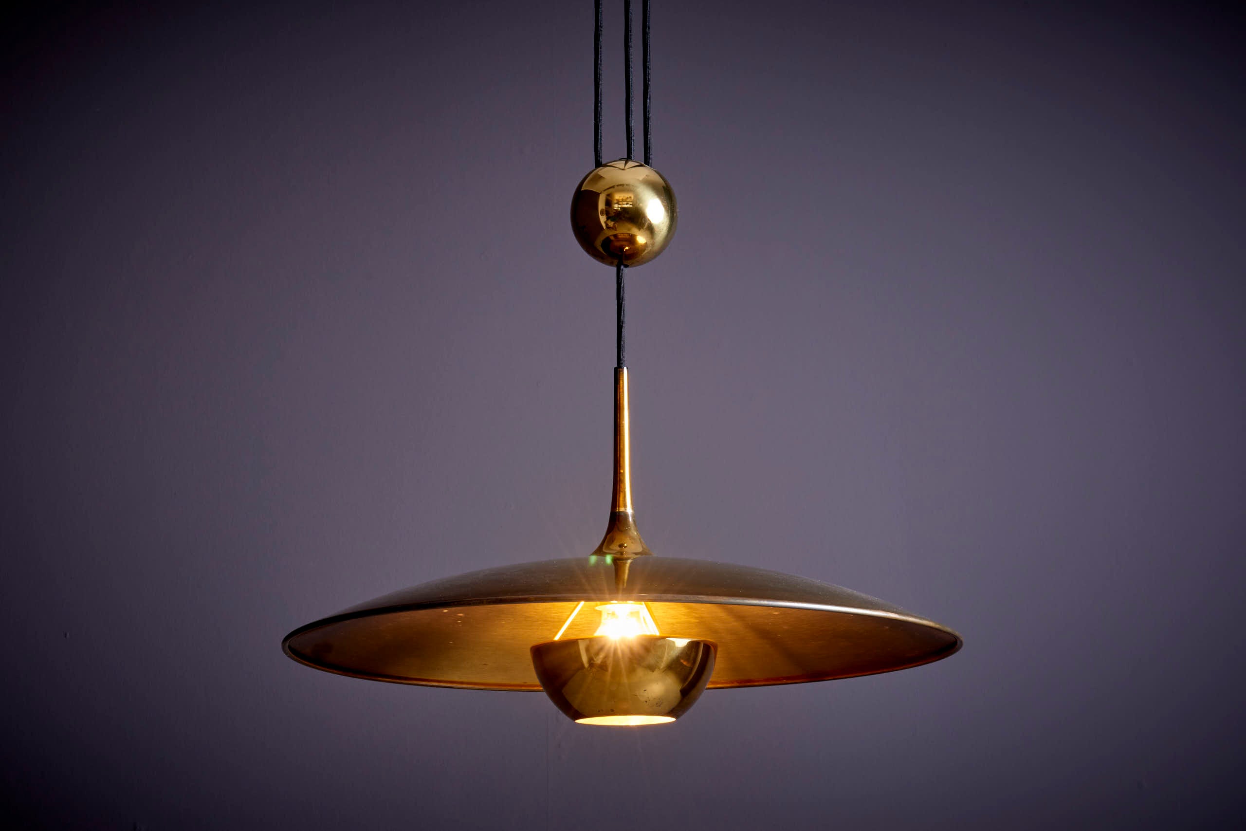 A height adjustable pedant lamp by Florian Schulz, Germany, manufactured circa 1970. It is made of solid brass with an aged surface in a rich and warm tone with beautiful patina. 