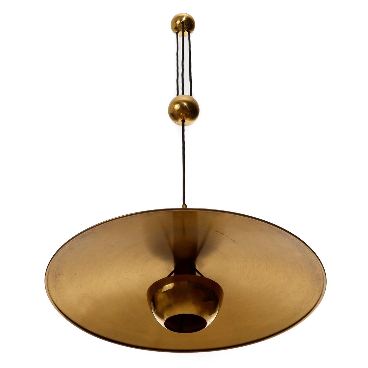 German Florian Schulz Brass Pendant Light 'Onos 55' Counterweight Counter Balance, 1970