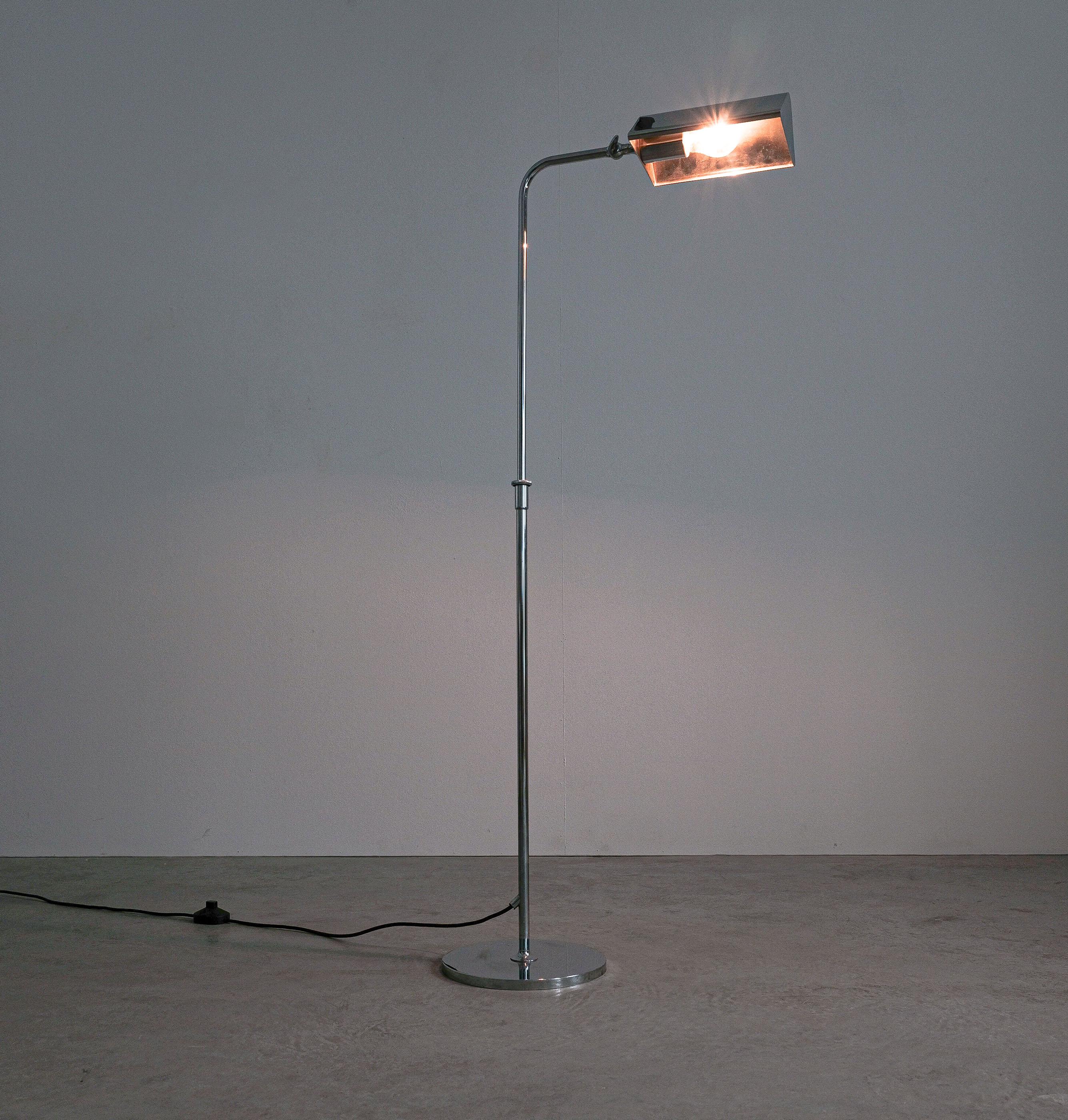 Florian Schulz Chrome Brass Floor Lamp with Adjustable Shade and Stem, 1970 In Good Condition For Sale In Vienna, AT