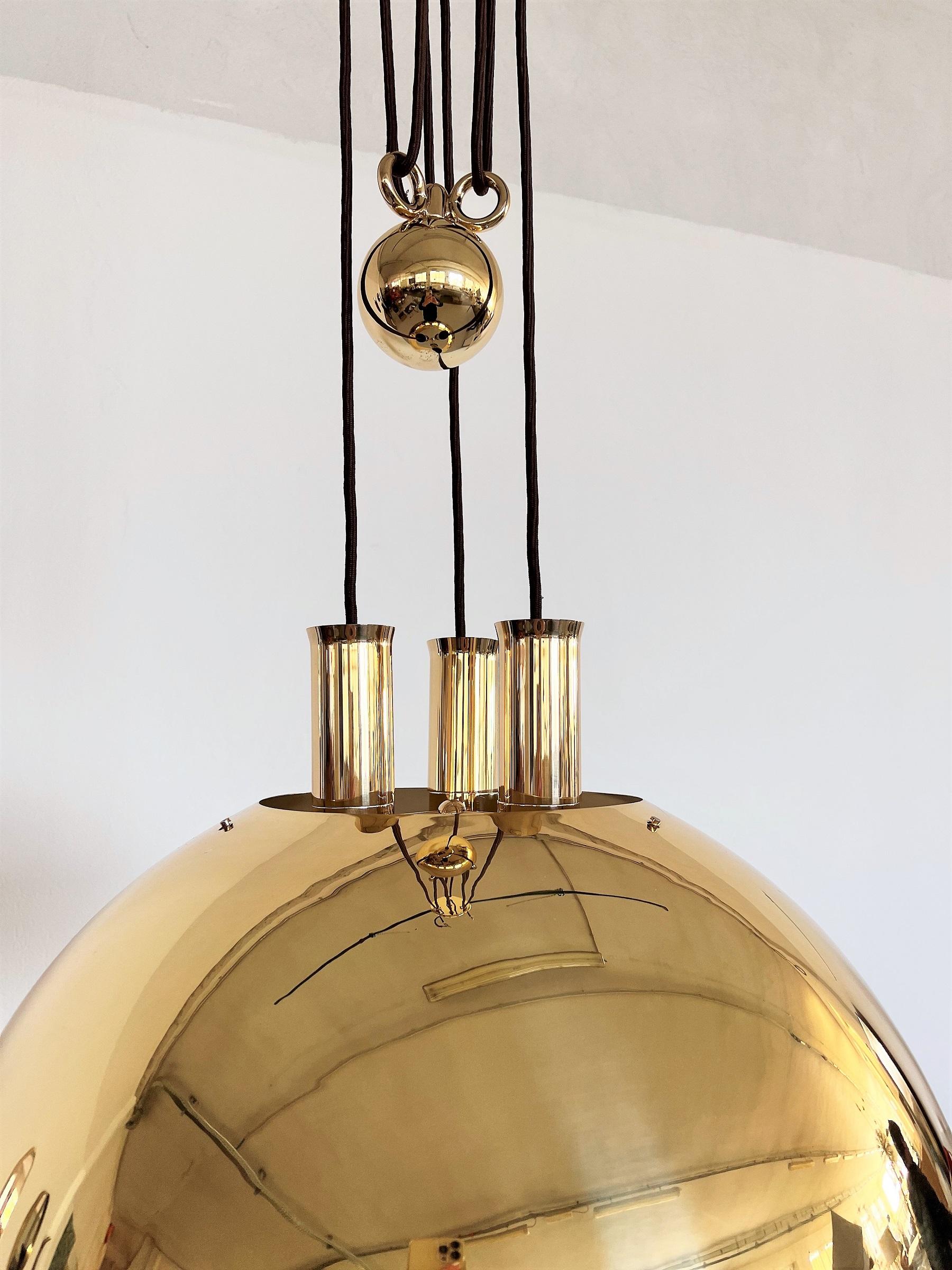 Florian Schulz Rare Counter Balance Vintage Pendant Light in Brass, 1970 For Sale 8