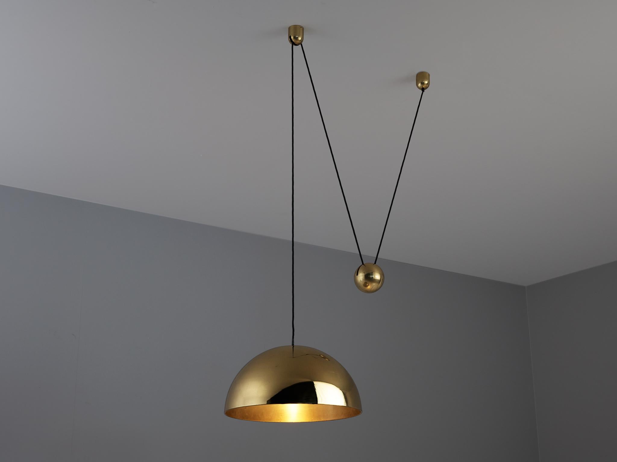 Florian Schulz, counterweight pendant, model 'Solan', brass, wire, Germany, 1980s. 

Very elegant shaped brass pendant designed by Florian Schultz. This well made piece is equipped with a hemisphere brass shade. Due to the heavy counterweight and