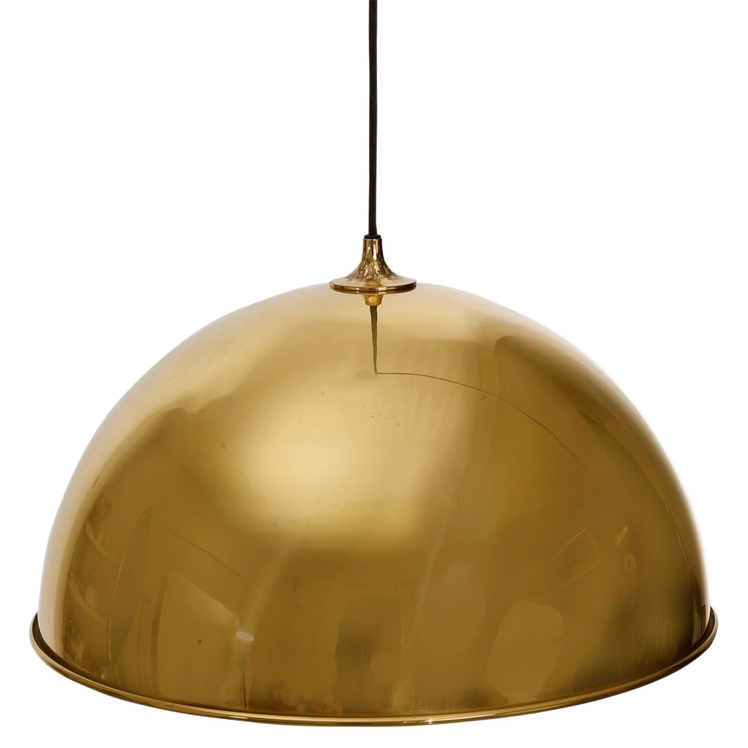 Florian Schulz Dome Pendant Light, Brass Counterweight Counter Balance, 1970 (Moderne der Mitte des Jahrhunderts)