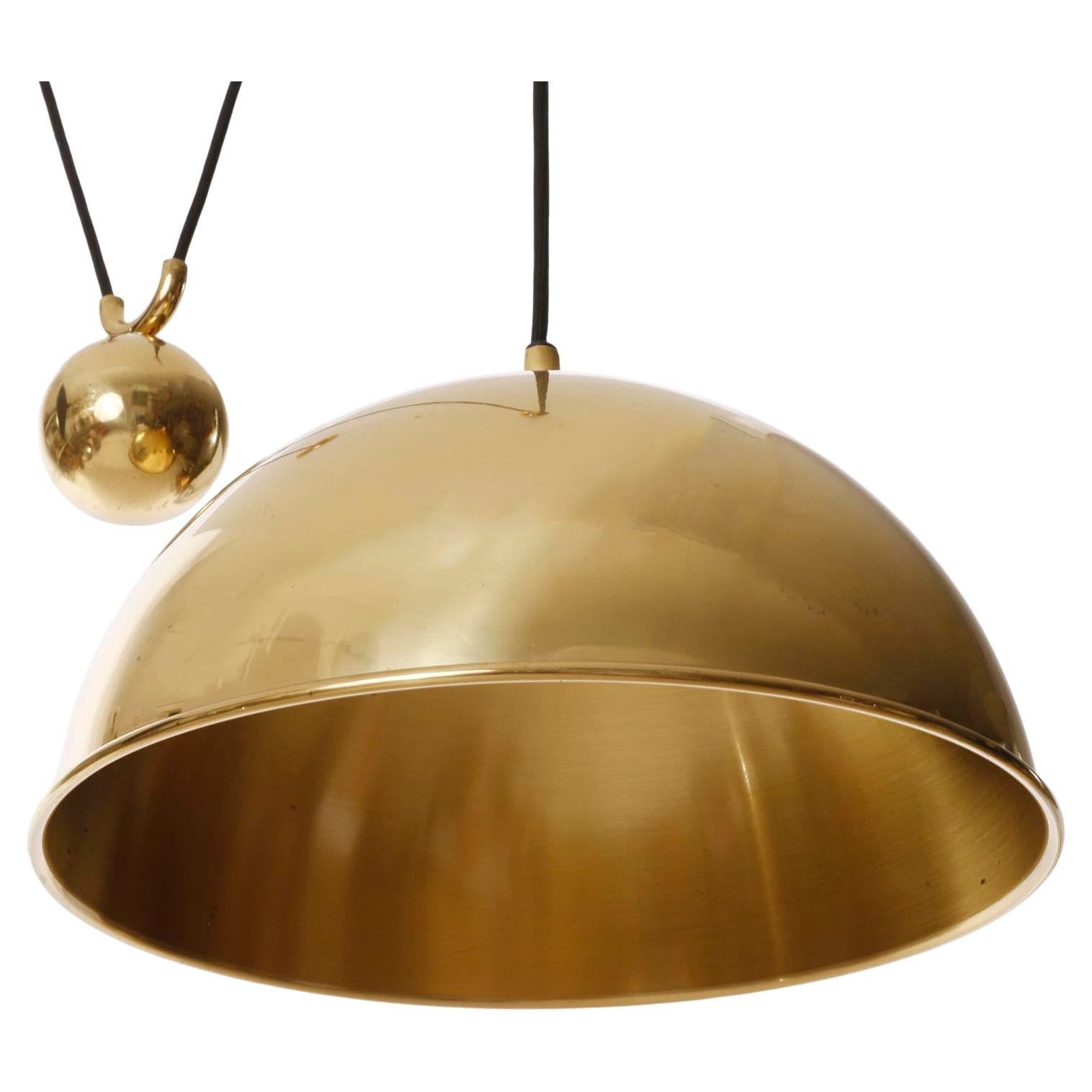 Mid-Century moderno Florian Schulz Luce a sospensione a cupola, contrappeso in ottone, 1970 in vendita