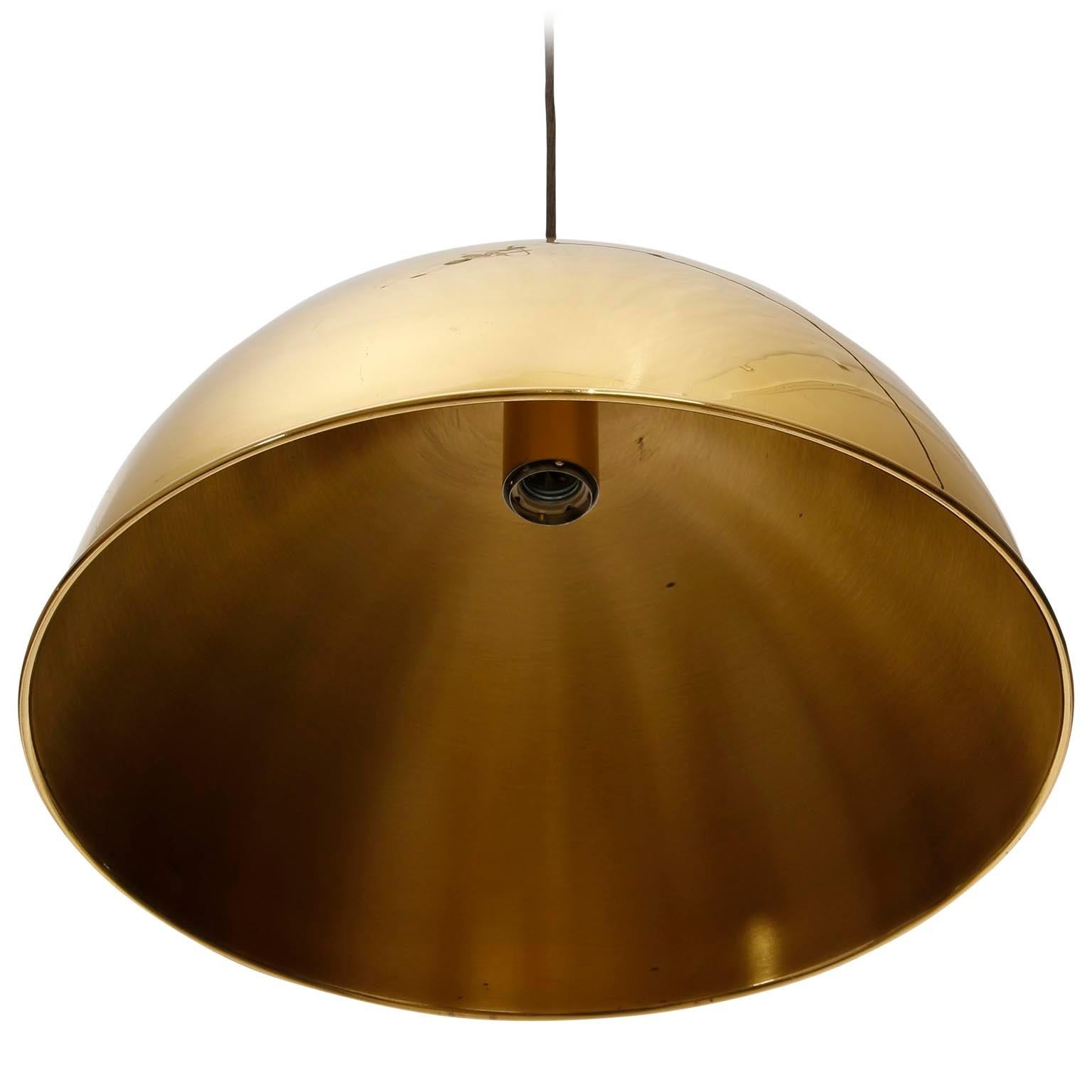 Florian Schulz Dome Pendant Light, Brass Counterweight Counter Balance, 1970 In Good Condition In Hausmannstätten, AT