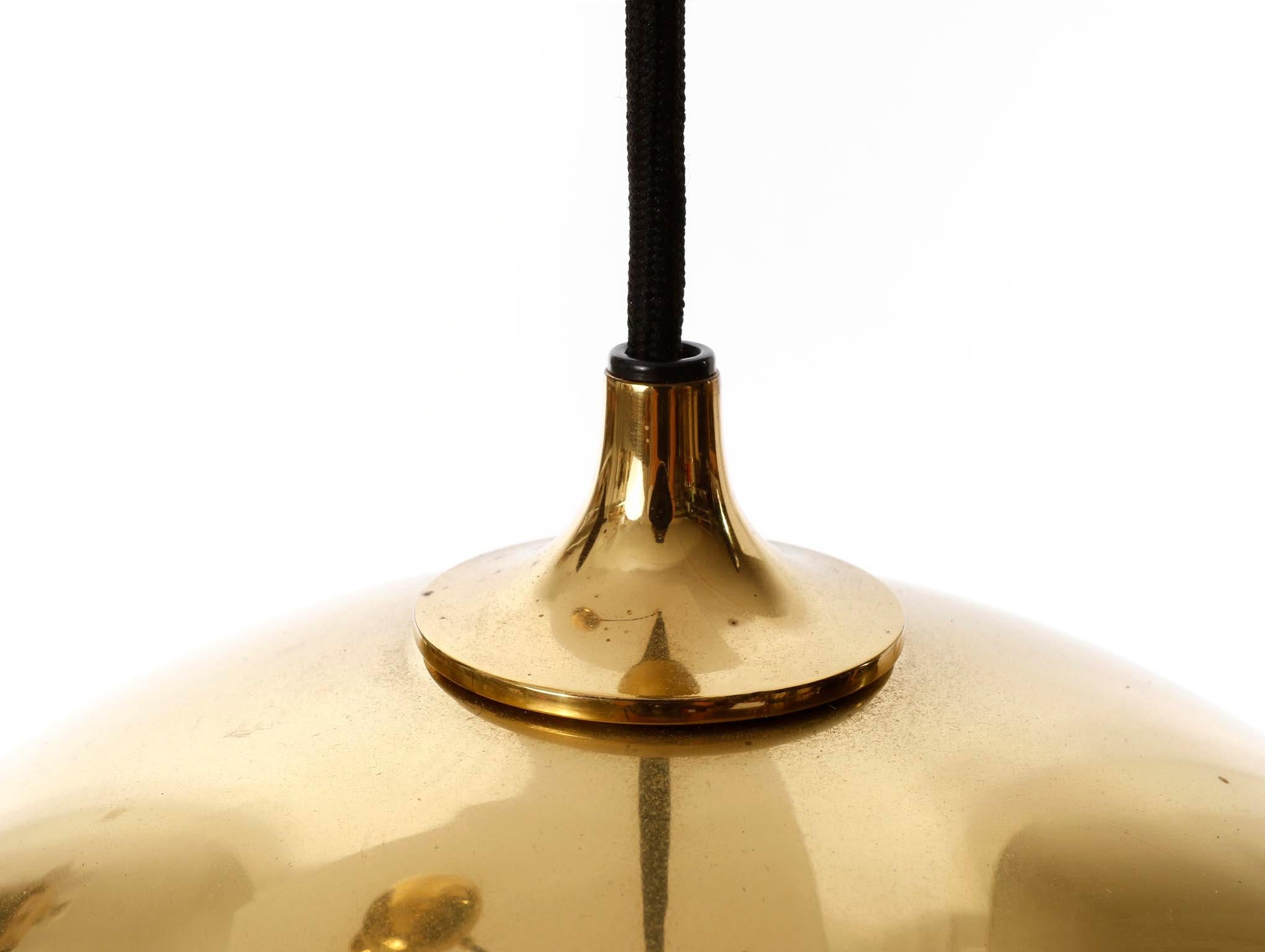 Patinato Florian Schulz Luce a sospensione a cupola, contrappeso in ottone, 1970 in vendita